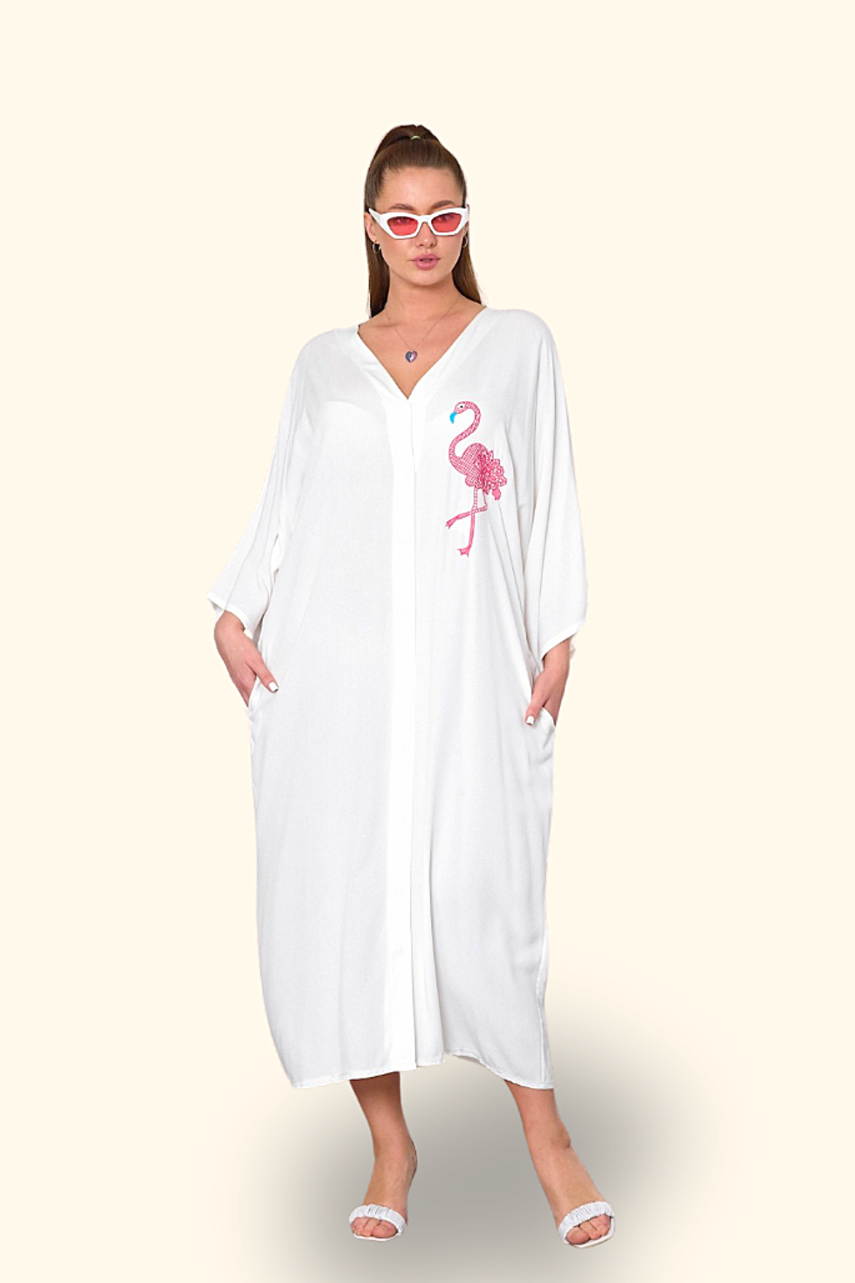 Beyaz V Yaka Önü ve Sırtı Flamingo Nakışlı Cepli Oversize Uzun Gömlek Elbise