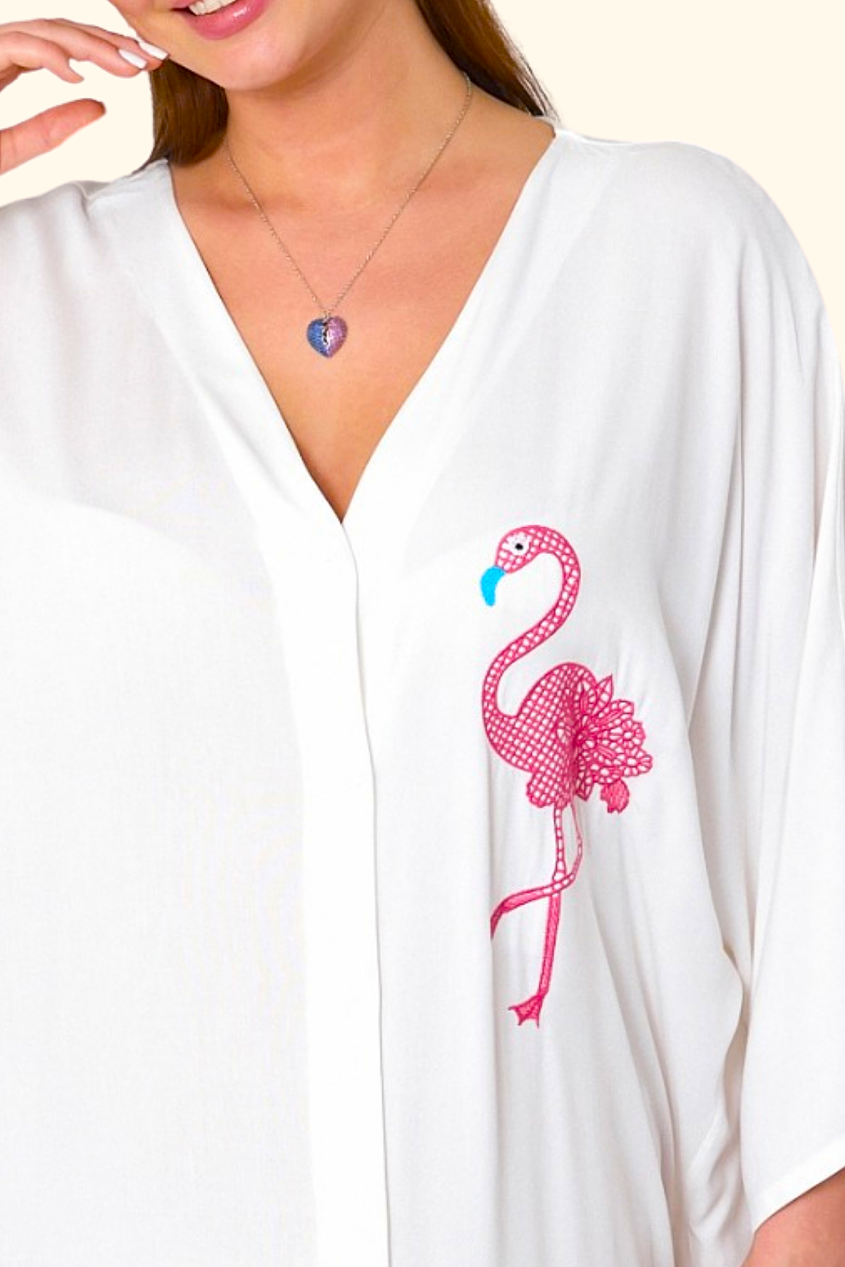 Beyaz V Yaka Önü ve Sırtı Flamingo Nakışlı Cepli Oversize Uzun Gömlek Elbise