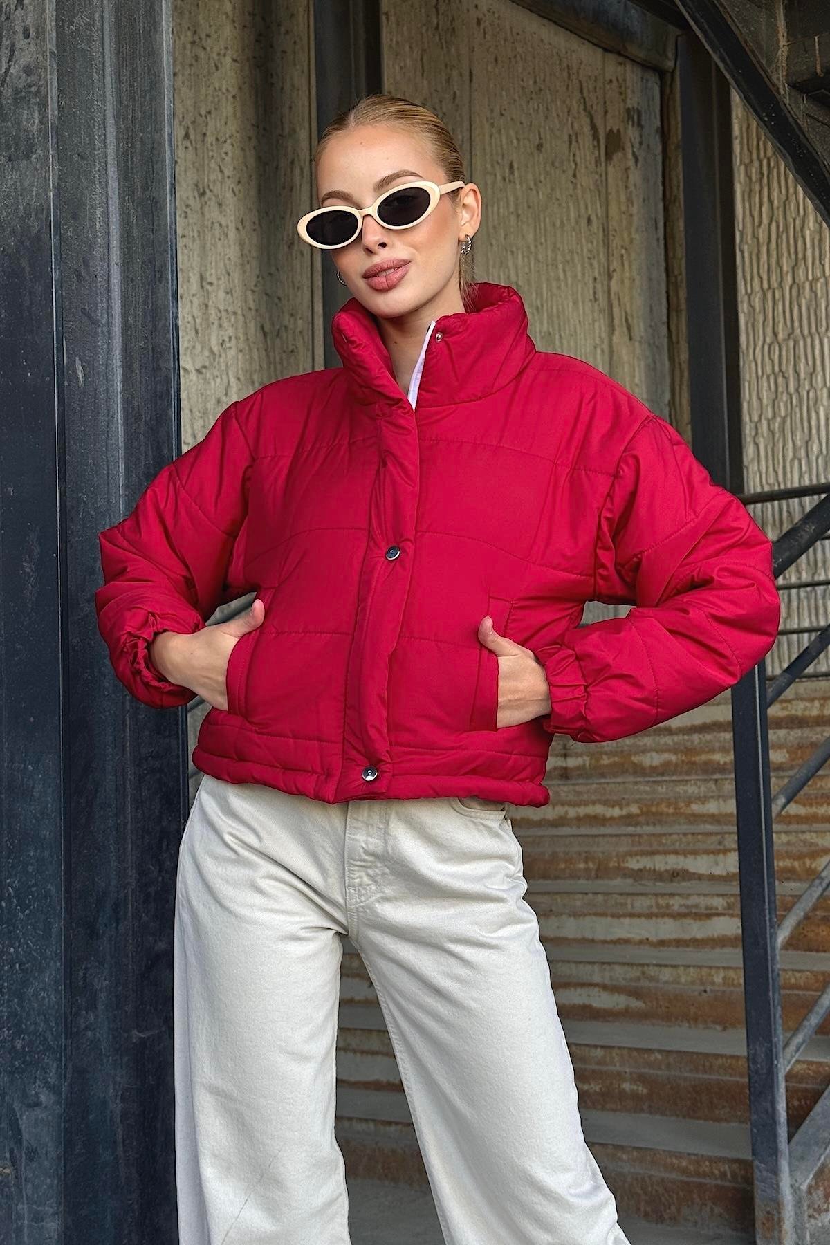 معطف قصير قابل للنفخ بياقة قصيرة بياقة الوقوف باللون العنابي مع سحاب بقفل كبسولة