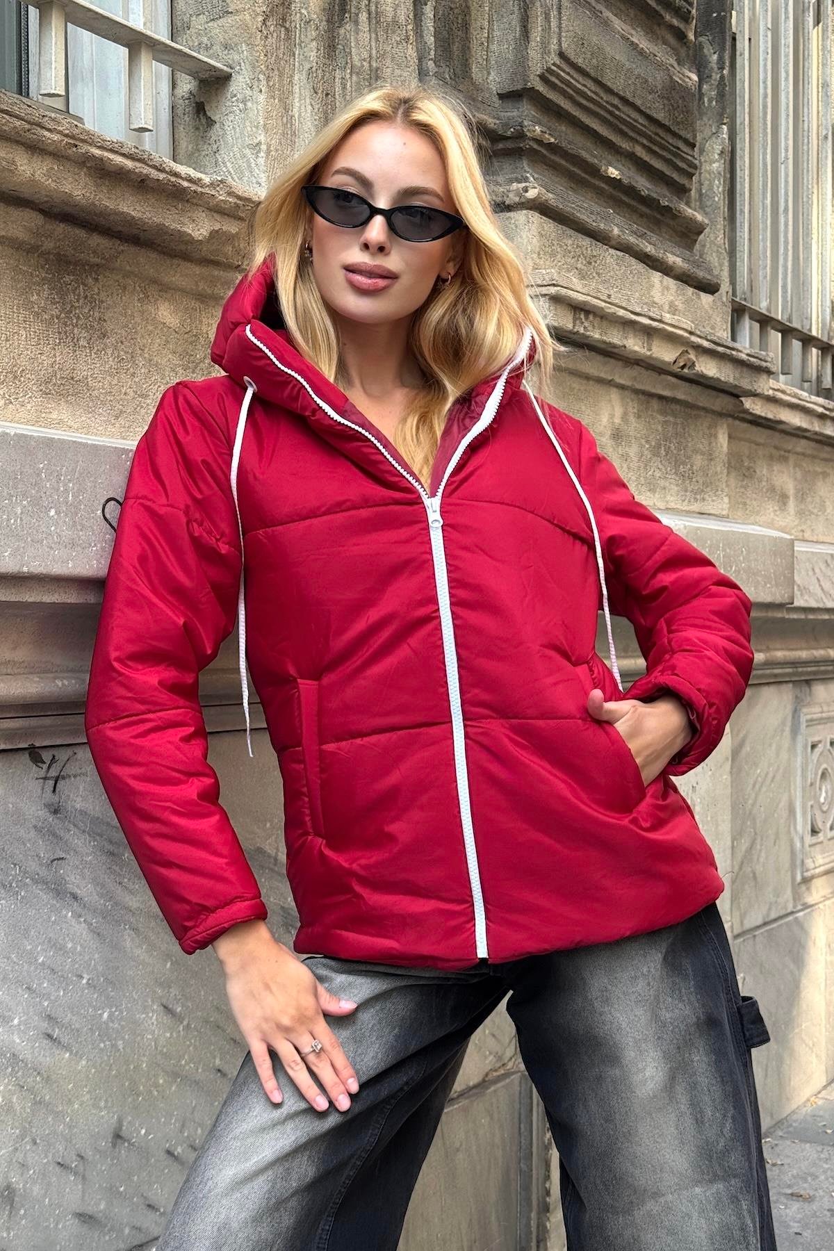 معطف قابل للنفخ بقلنسوة مقاوم للماء برتقالي خمري اللون