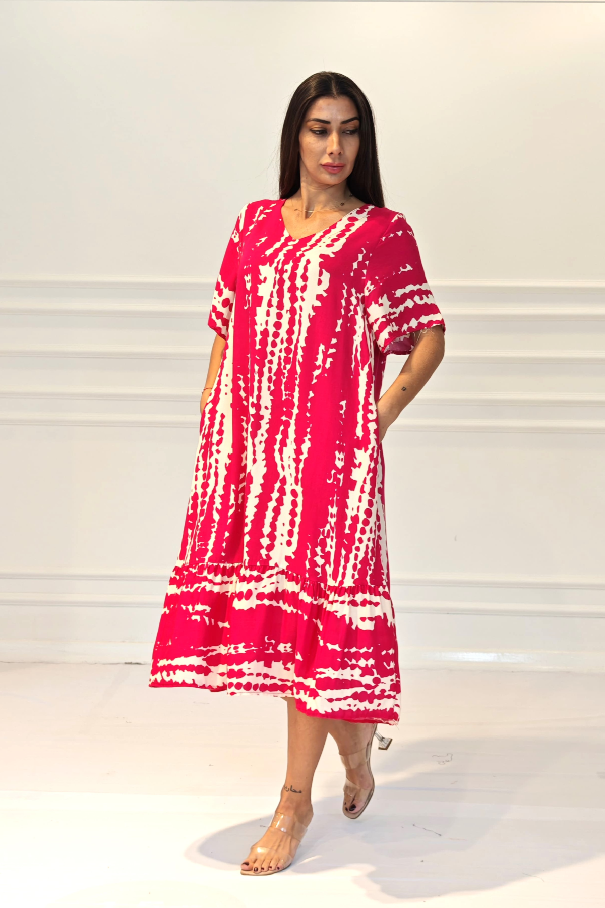 Fuşya Desenli V Yaka Cepli Etekleri Fırıfırlı Midi Elbise