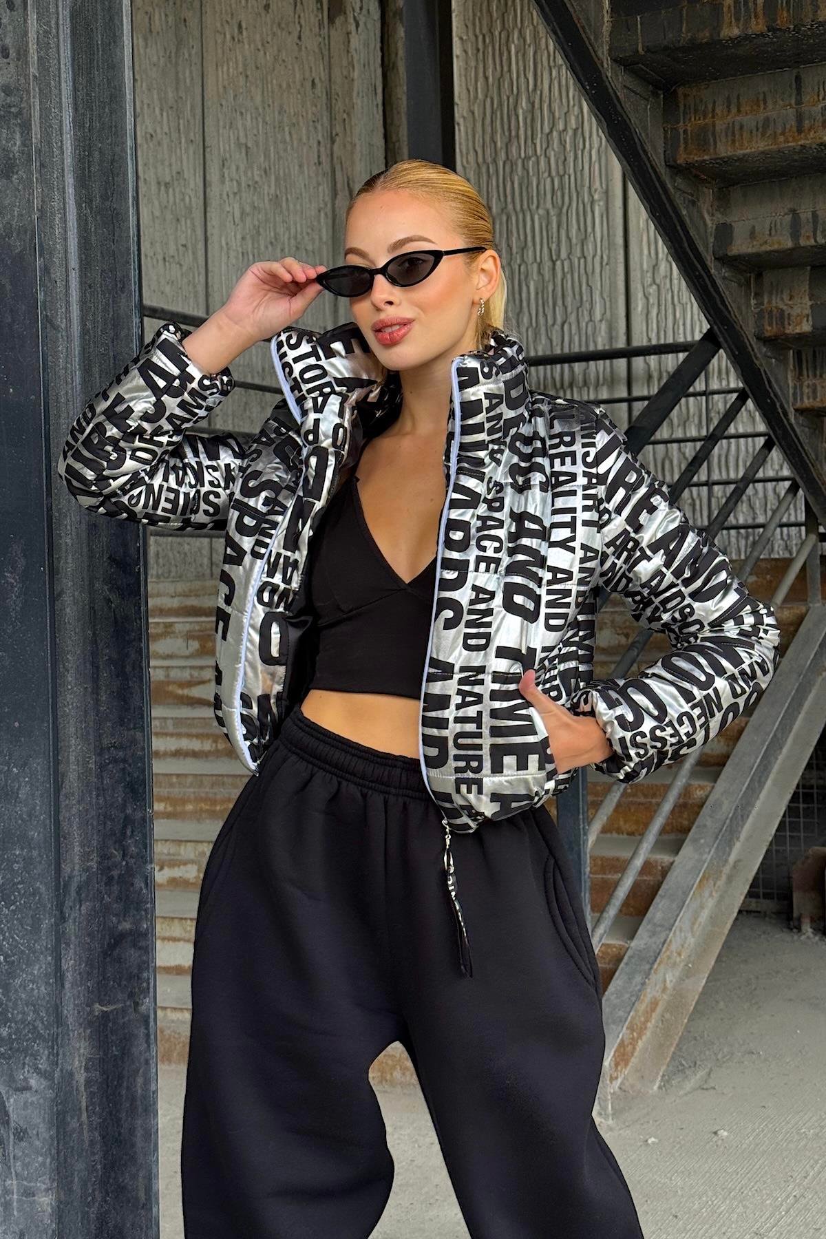 معطف بياقة قصيرة قابل للنفخ بياقة قصيرة فضية سوداء لامعة بياقة قابلة للنفخ مع سحاب للإغلاق