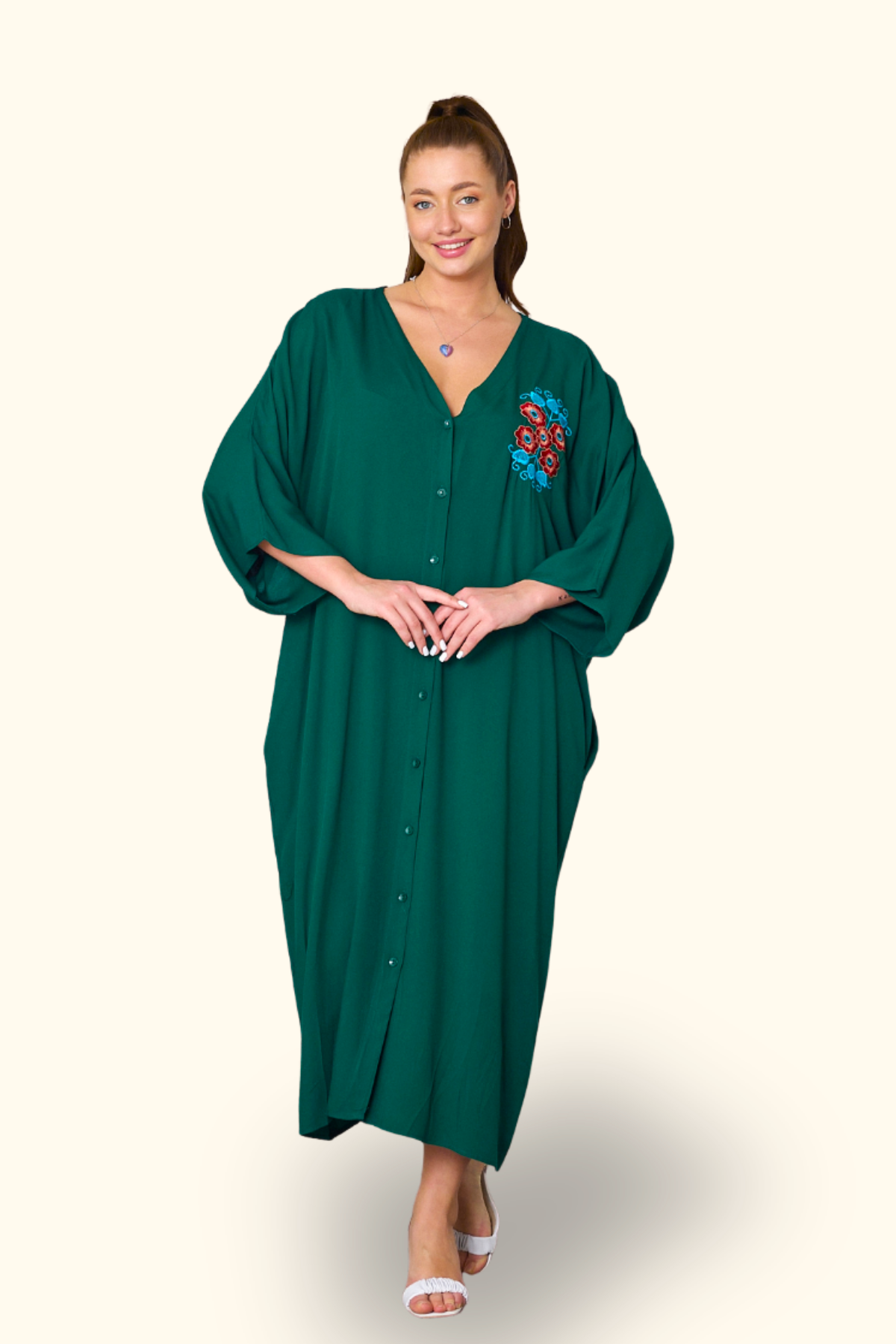 Haki V Yaka Sırtı ve Göğsü Çiçek Nakışlı Cepli Oversize Uzun Gömlek Elbise