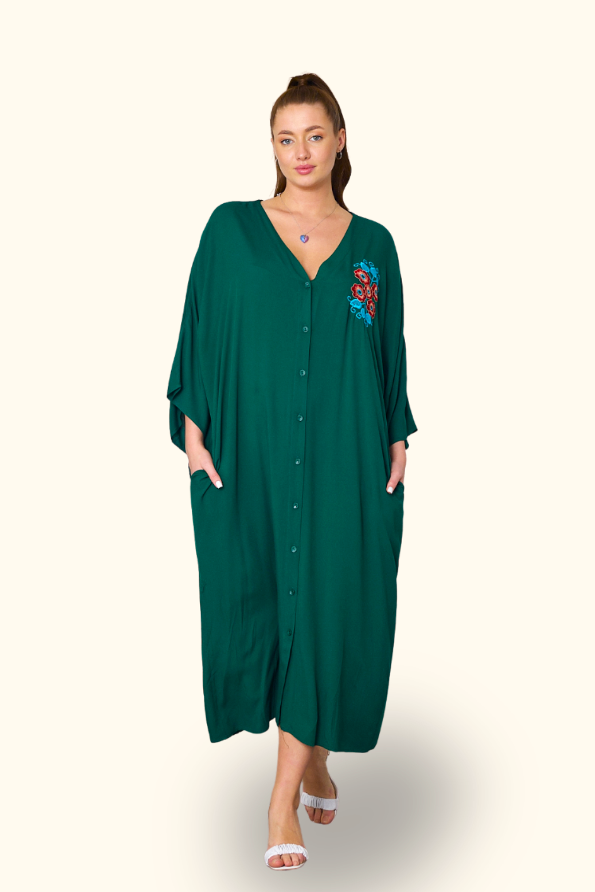 Haki V Yaka Sırtı ve Göğsü Çiçek Nakışlı Cepli Oversize Uzun Gömlek Elbise