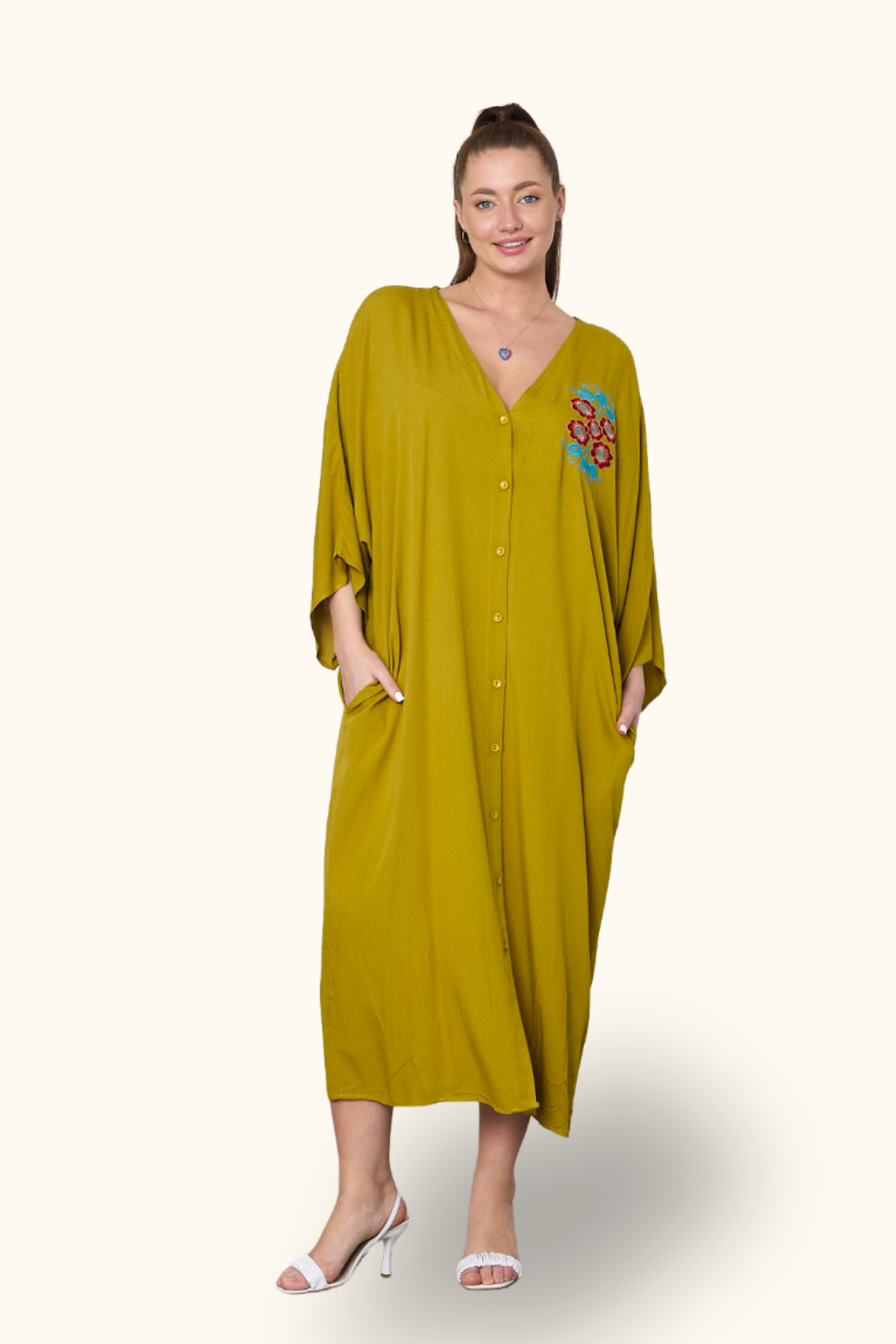 Hardal Rengi V Yaka Sırtı ve Göğsü Çiçek Nakışlı Cepli Oversize Uzun Gömlek Elbise
