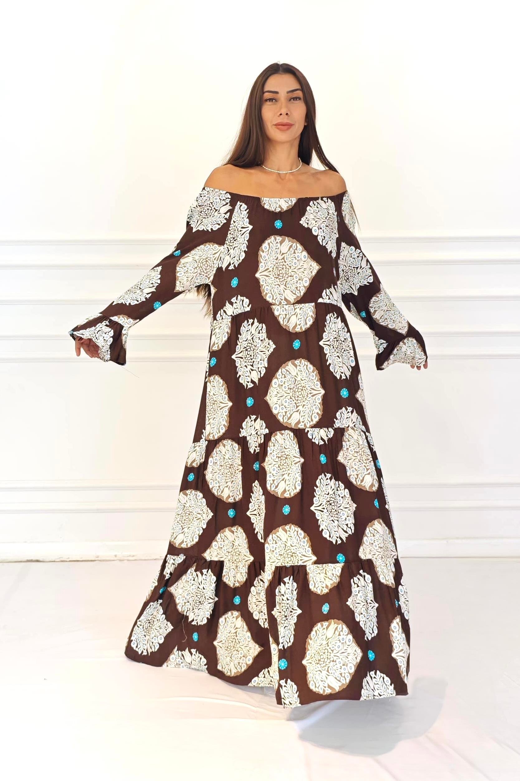 Kahverengi Madonna Yaka Desenli Eteği Kat Kat Uzun Elbise