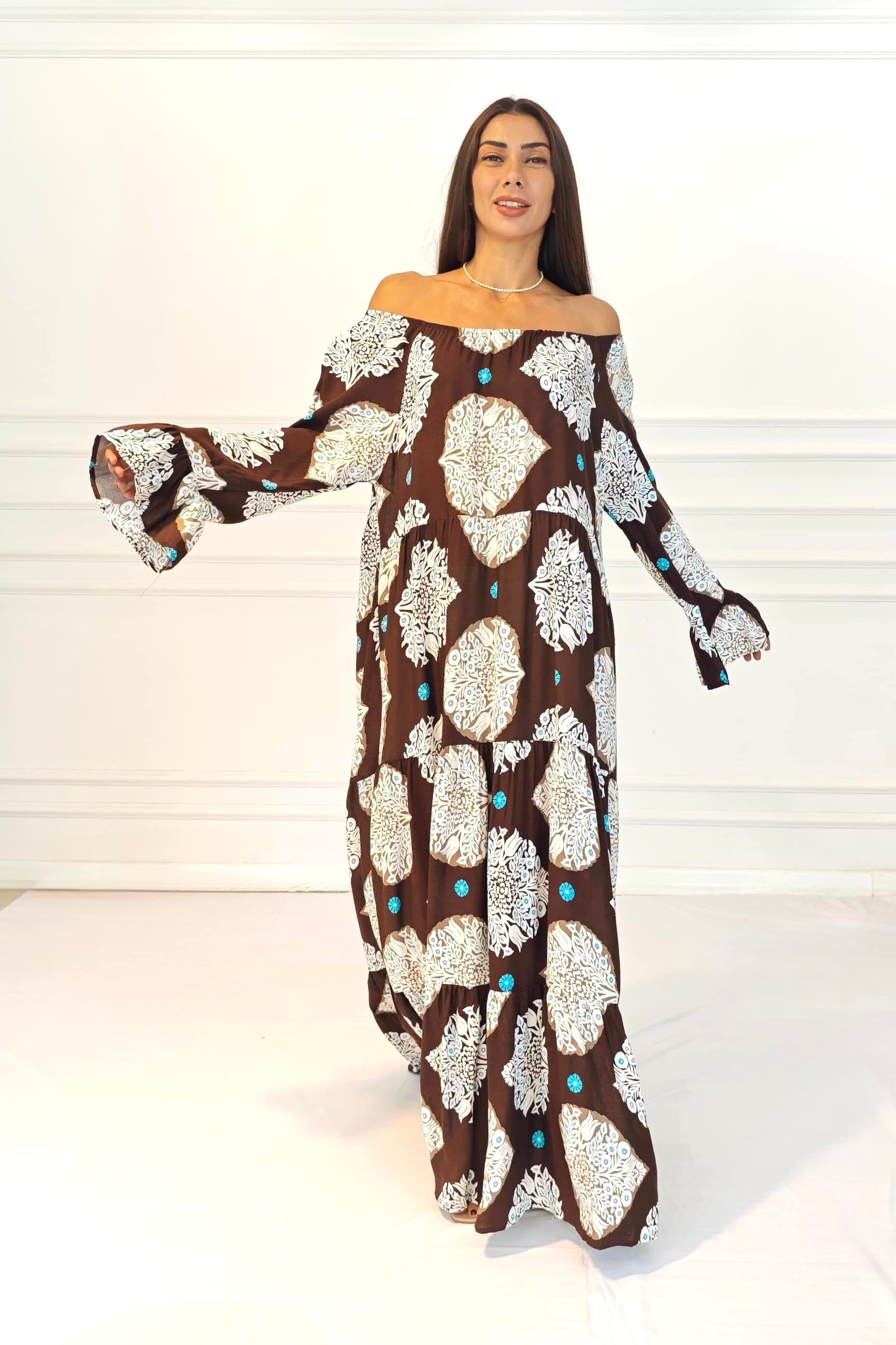 Kahverengi Madonna Yaka Desenli Eteği Kat Kat Uzun Elbise