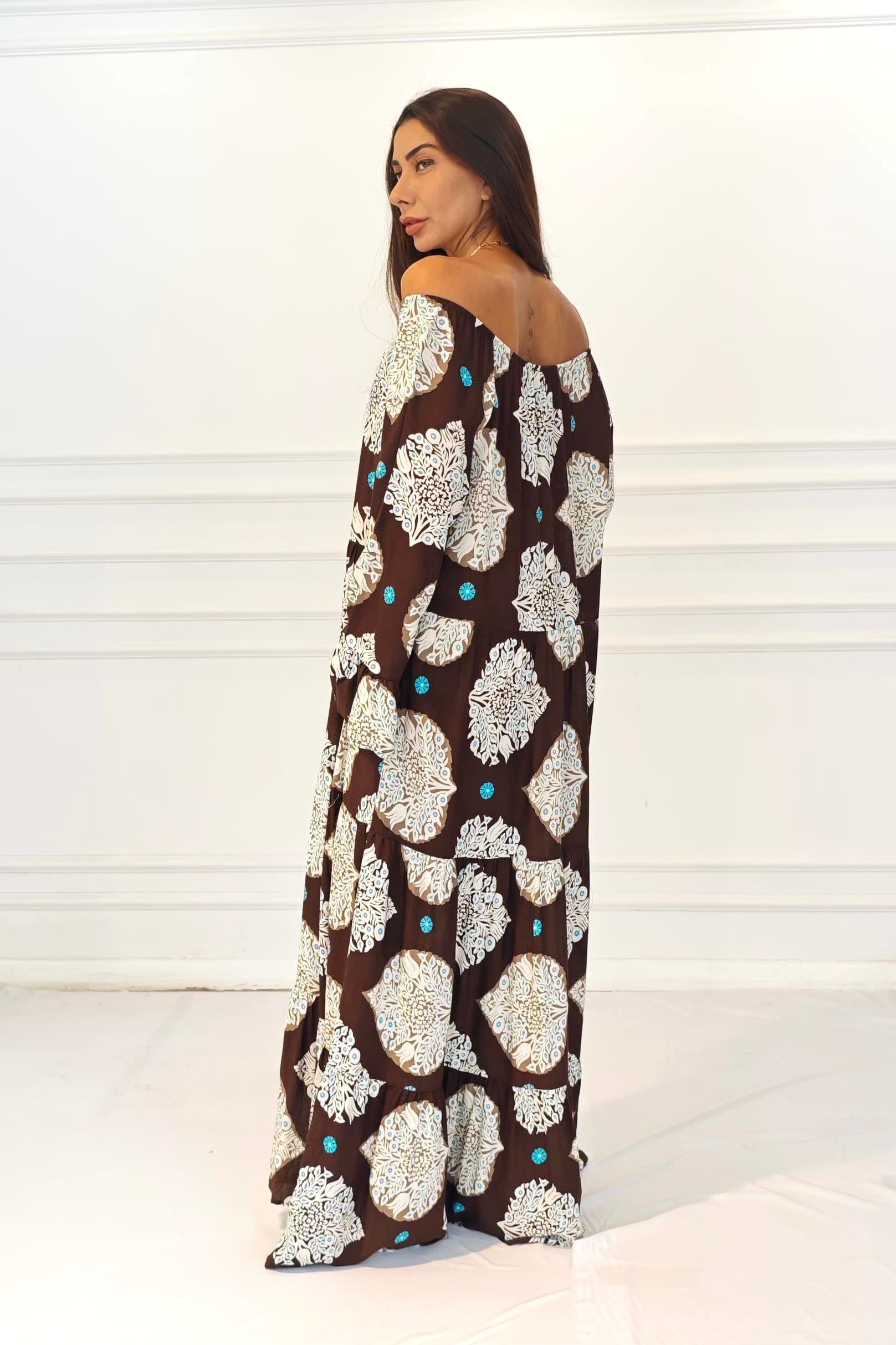 Kahverengi Madonna Yaka Desenli Eteği Kat Kat Uzun Elbise