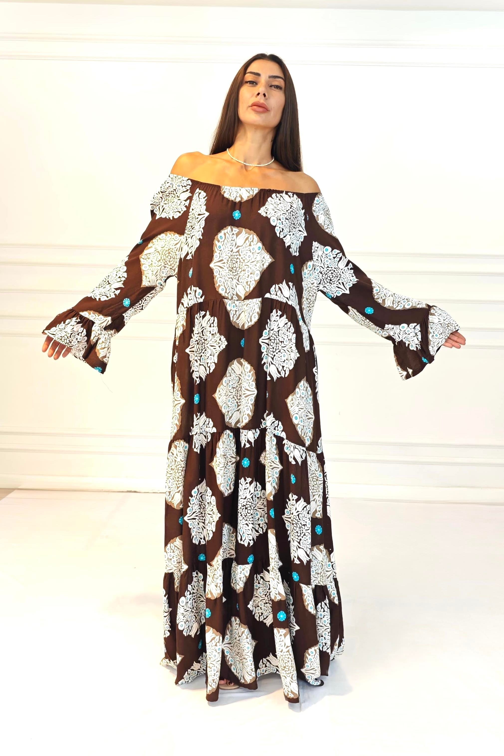 Kahverengi Madonna Yaka Desenli Eteği Kat Kat Uzun Elbise