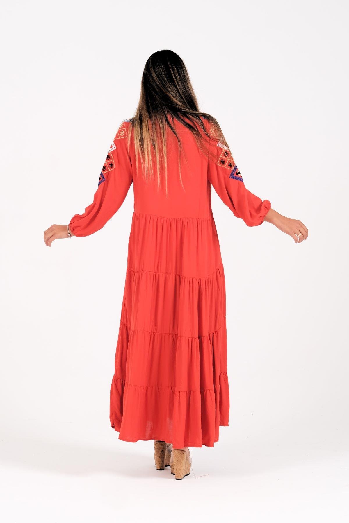 Kiremit Rengi Sıfır Yaka Kolları Nakışlı Eteği Kat Kat Uzun Elbise