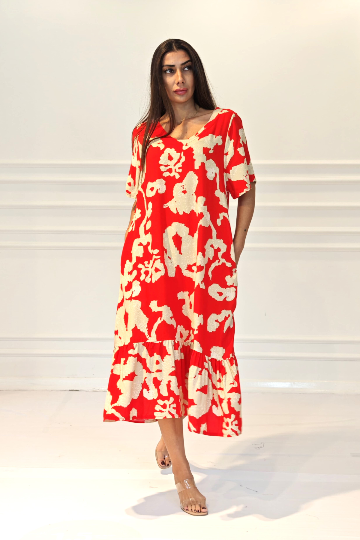 Kırmızı Çiçekli V Yaka Cepli Etekleri Fırıfırlı Midi Elbise