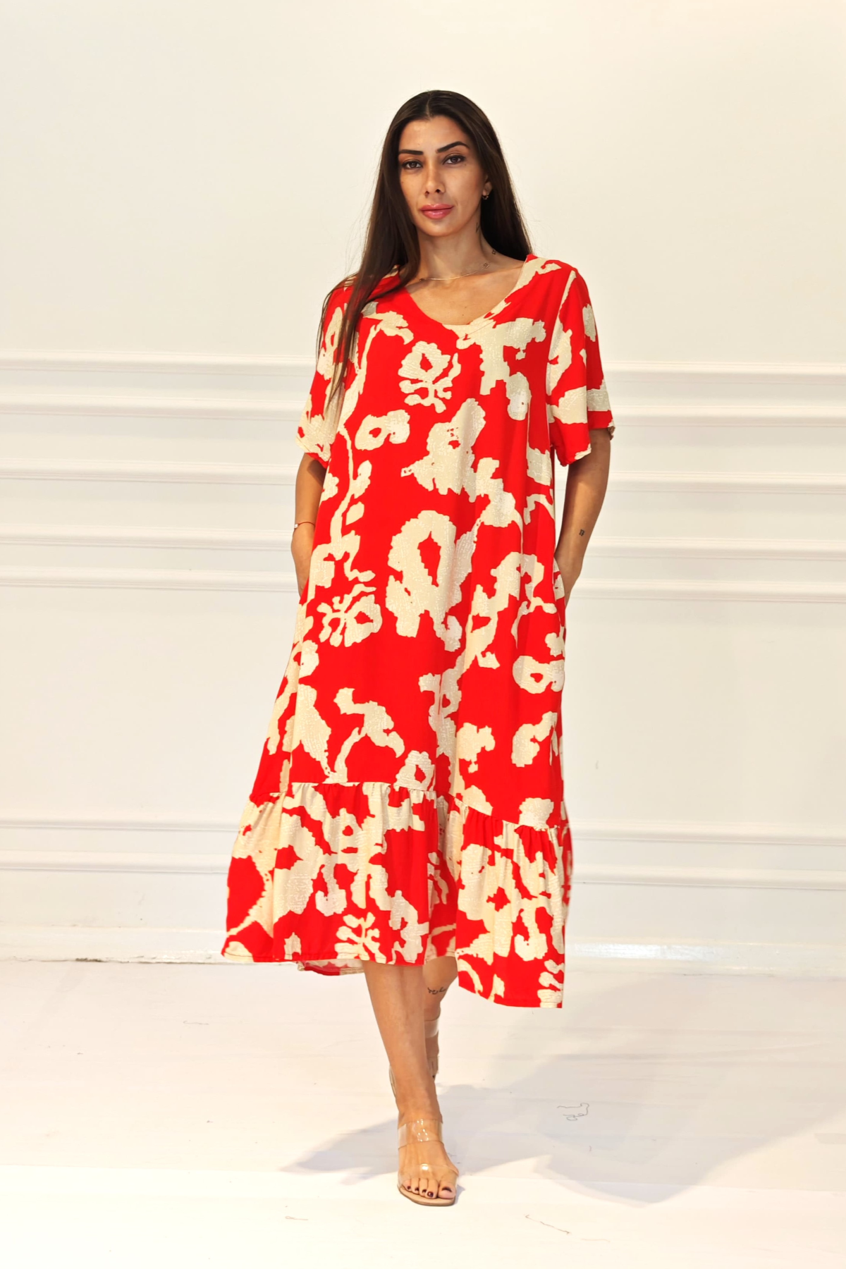 Kırmızı Çiçekli V Yaka Cepli Etekleri Fırıfırlı Midi Elbise