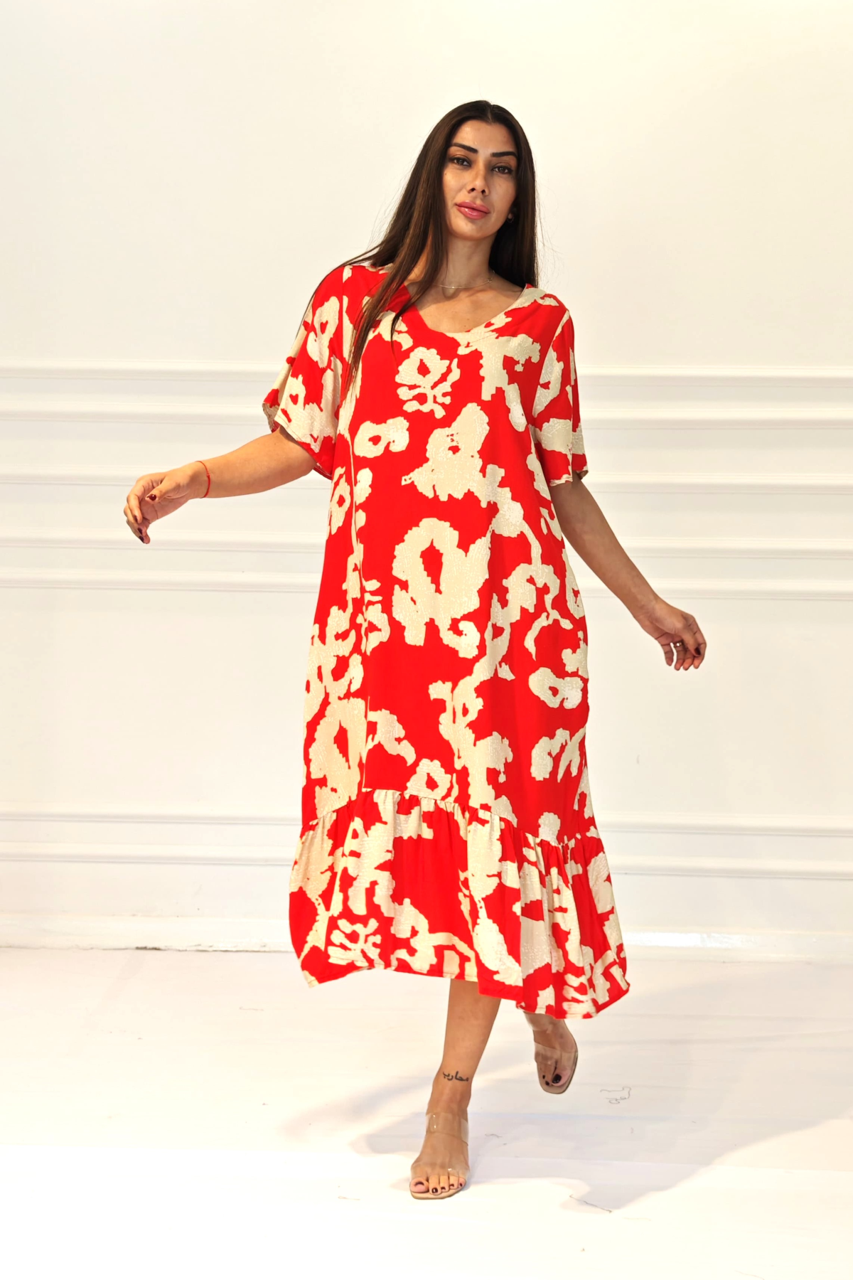 Kırmızı Çiçekli V Yaka Cepli Etekleri Fırıfırlı Midi Elbise