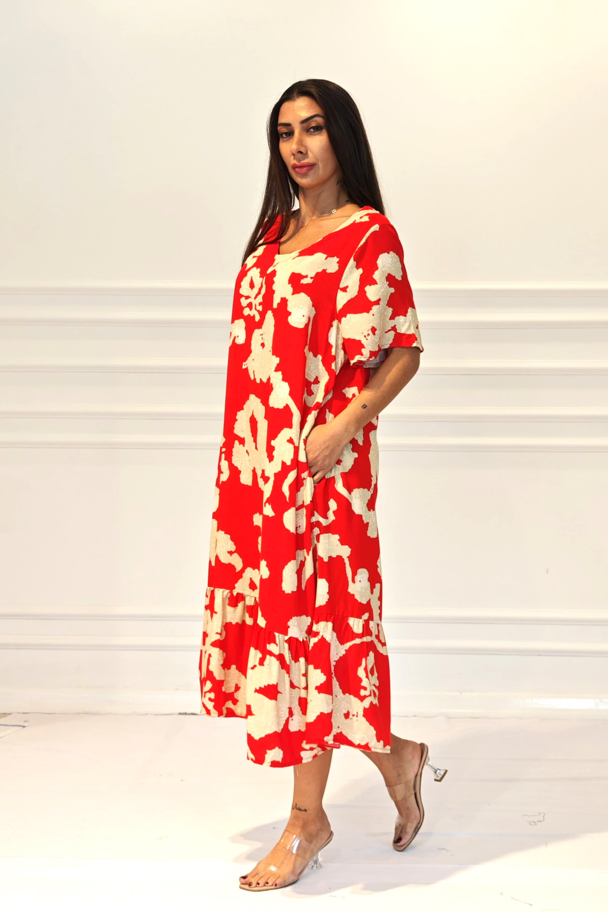 Kırmızı Çiçekli V Yaka Cepli Etekleri Fırıfırlı Midi Elbise