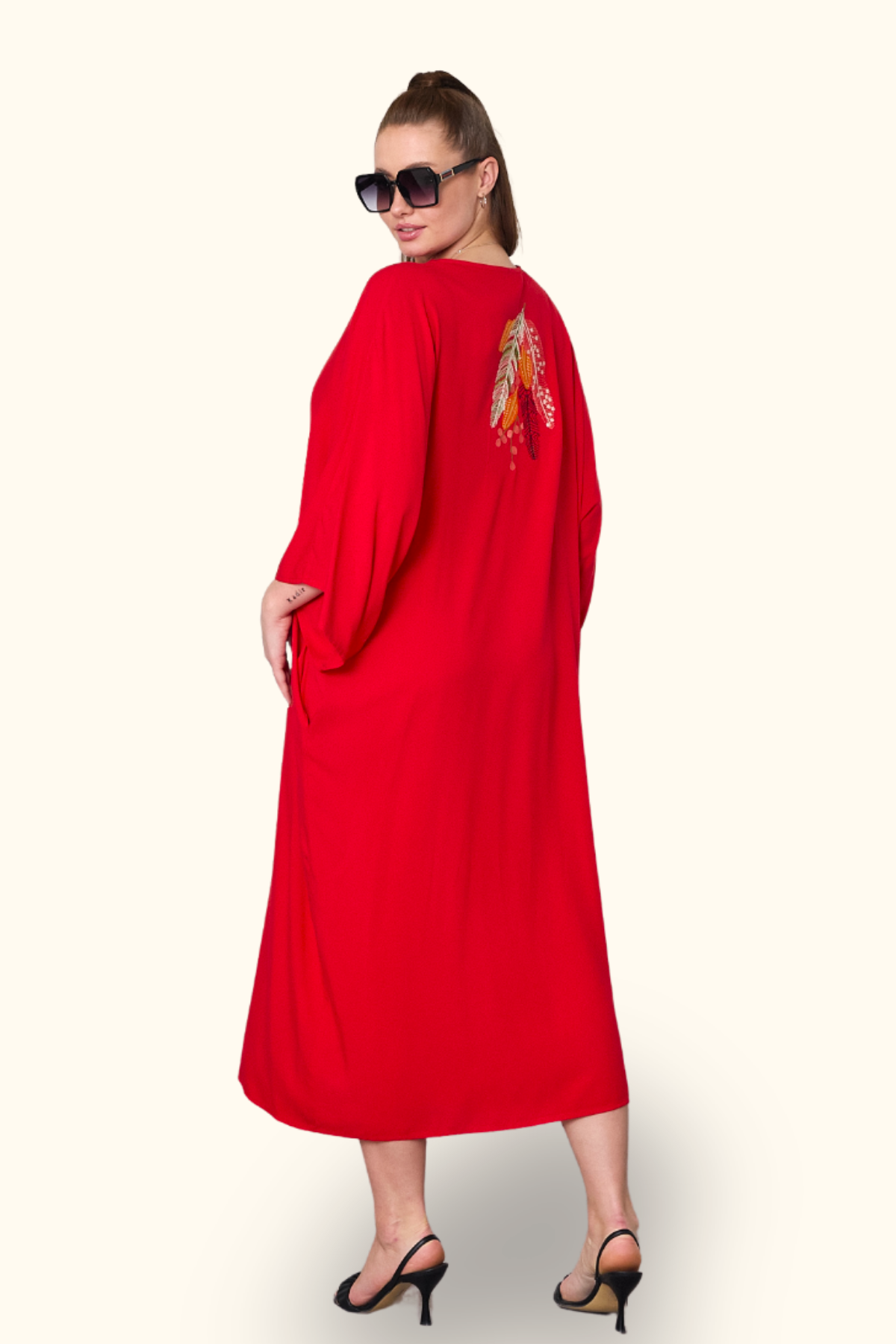 Kırmızı V Yaka Tüy Nakışlı Boncuklu Cepli Oversize Uzun Elbise