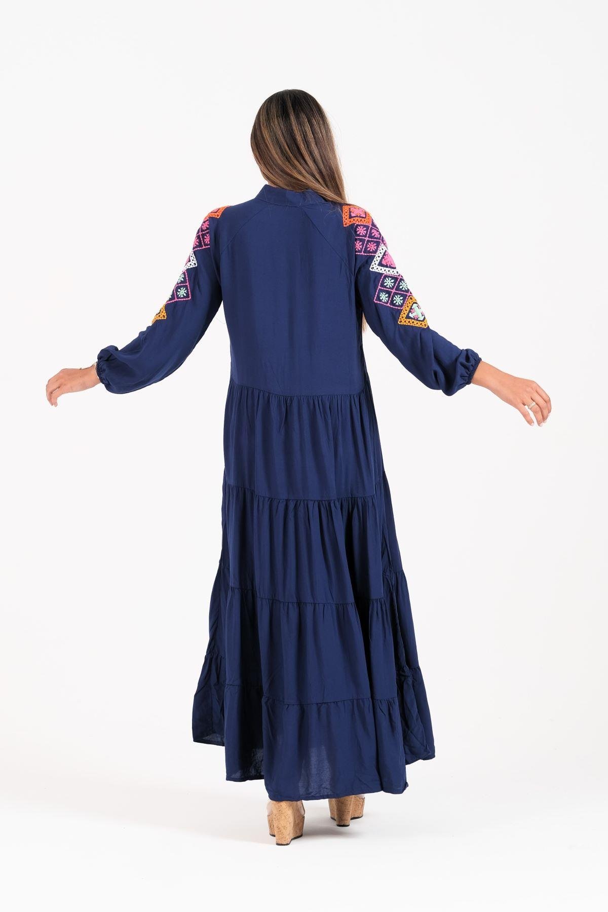 Lacivert Sıfır Yaka Kolları Nakışlı Eteği Kat Kat Uzun Elbise