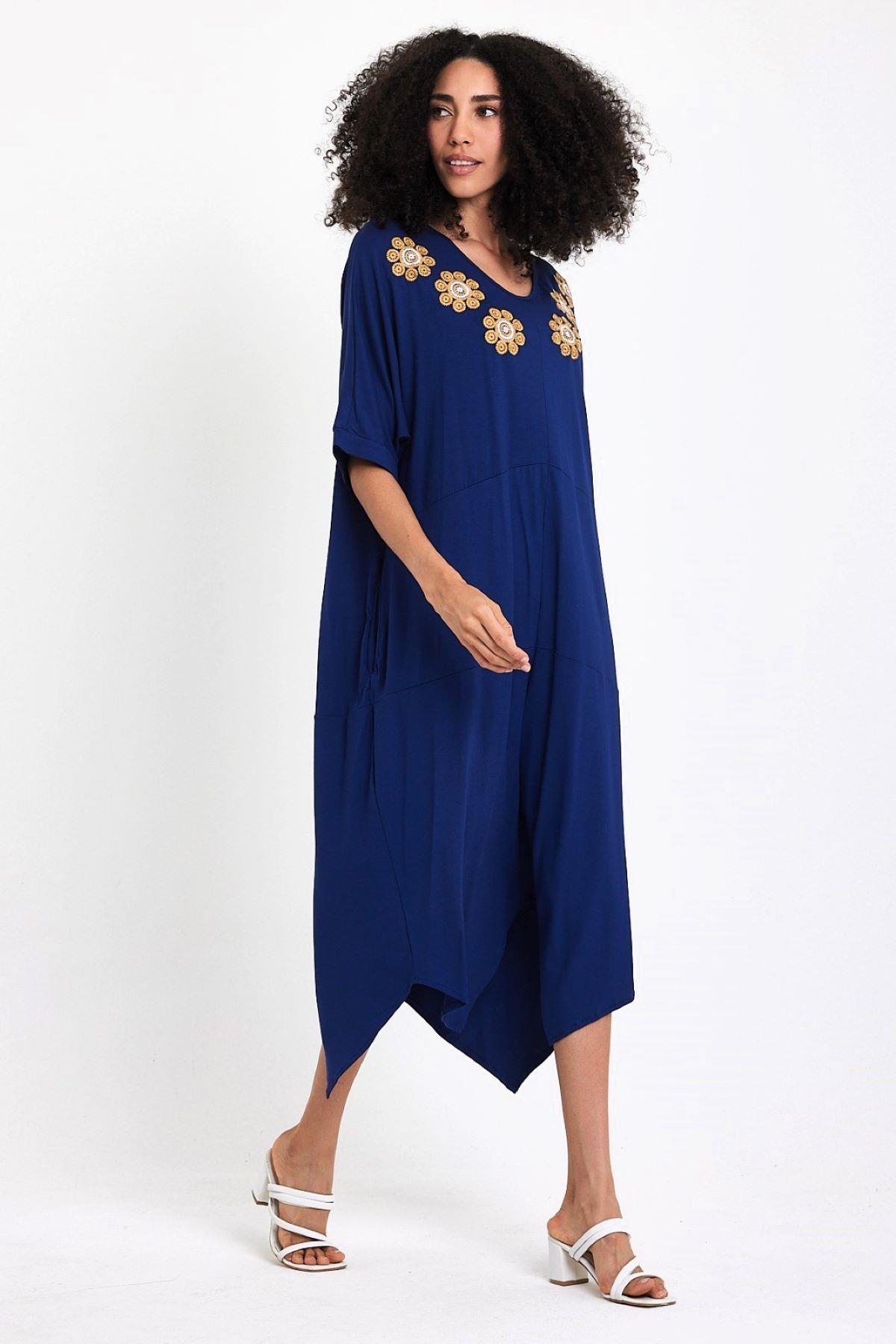 Lacivert V Yaka Kısa Kollu Yakası Çiçek Nakışlı Cepli Asimetrik Midi Penye Elbise