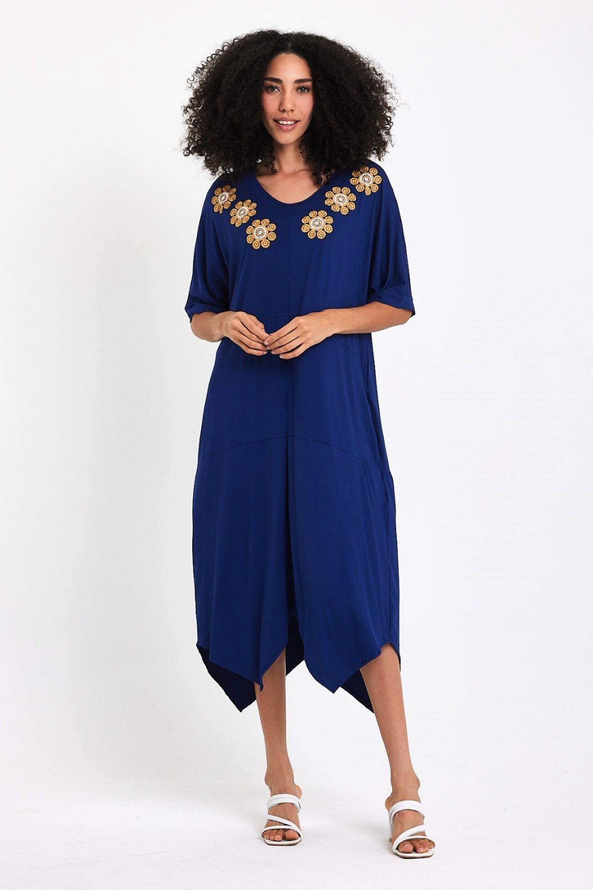 Lacivert V Yaka Kısa Kollu Yakası Çiçek Nakışlı Cepli Asimetrik Midi Penye Elbise