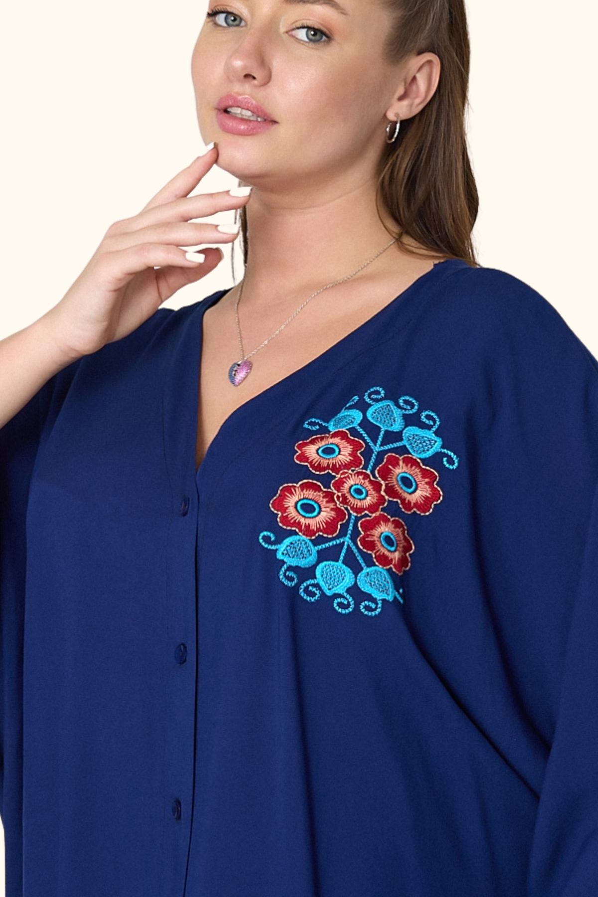 Lacivert V Yaka Sırtı ve Göğsü Çiçek Nakışlı Cepli Oversize Uzun Gömlek Elbise