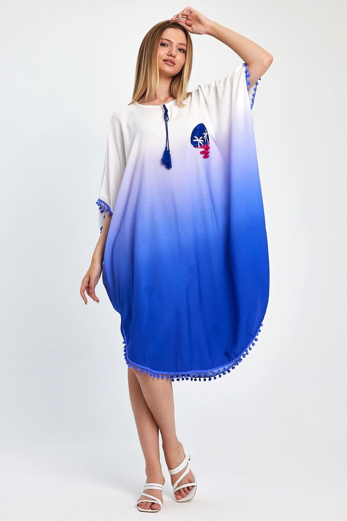 Mavi Aplike Nakışlı Yarasa Kol Ponponlu Kısa Elbise