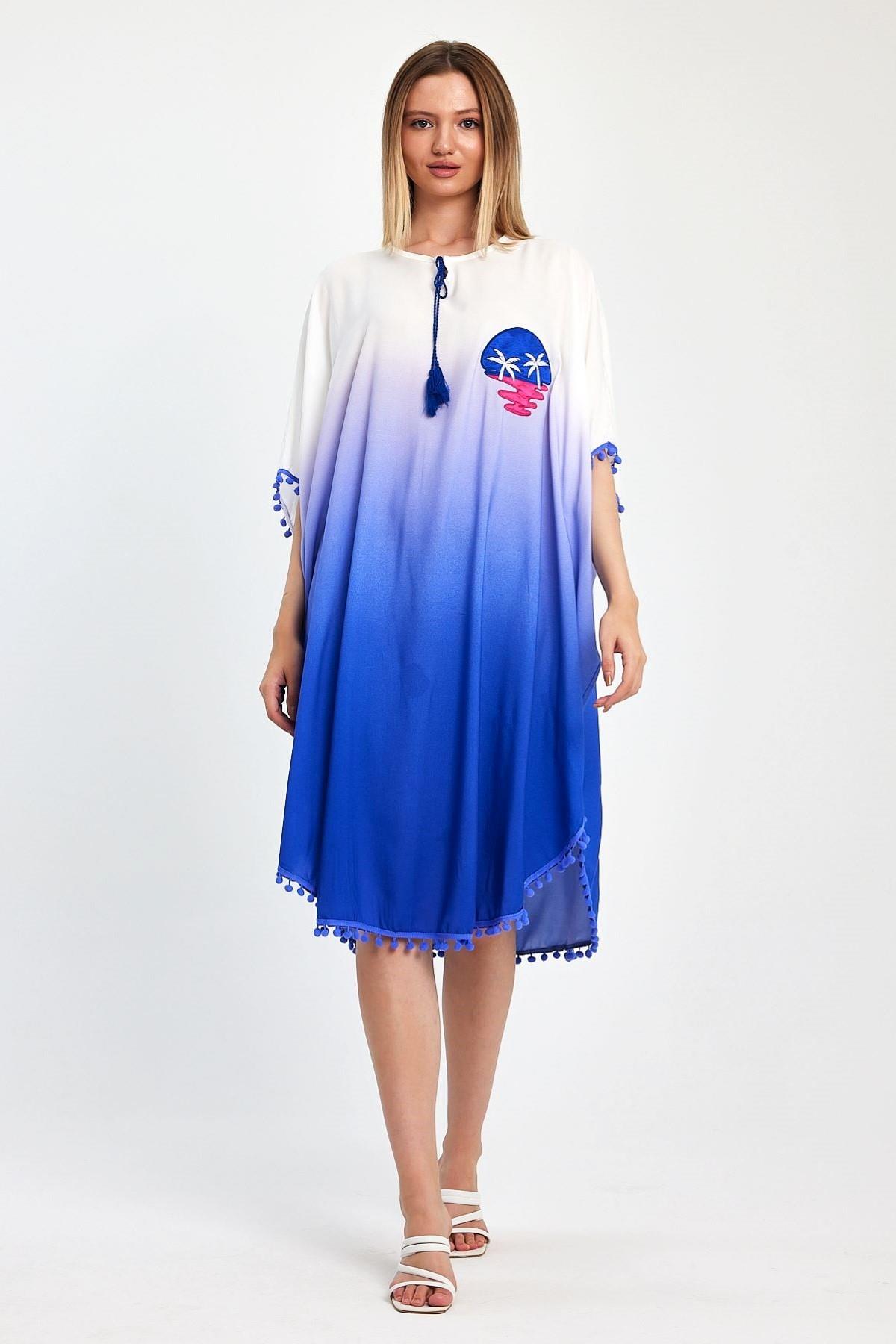 Mavi Aplike Nakışlı Yarasa Kol Ponponlu Kısa Elbise