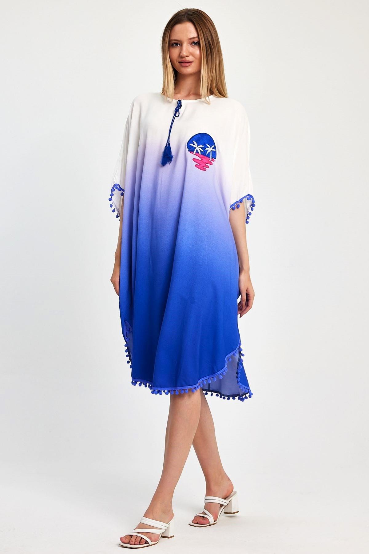 Mavi Aplike Nakışlı Yarasa Kol Ponponlu Kısa Elbise