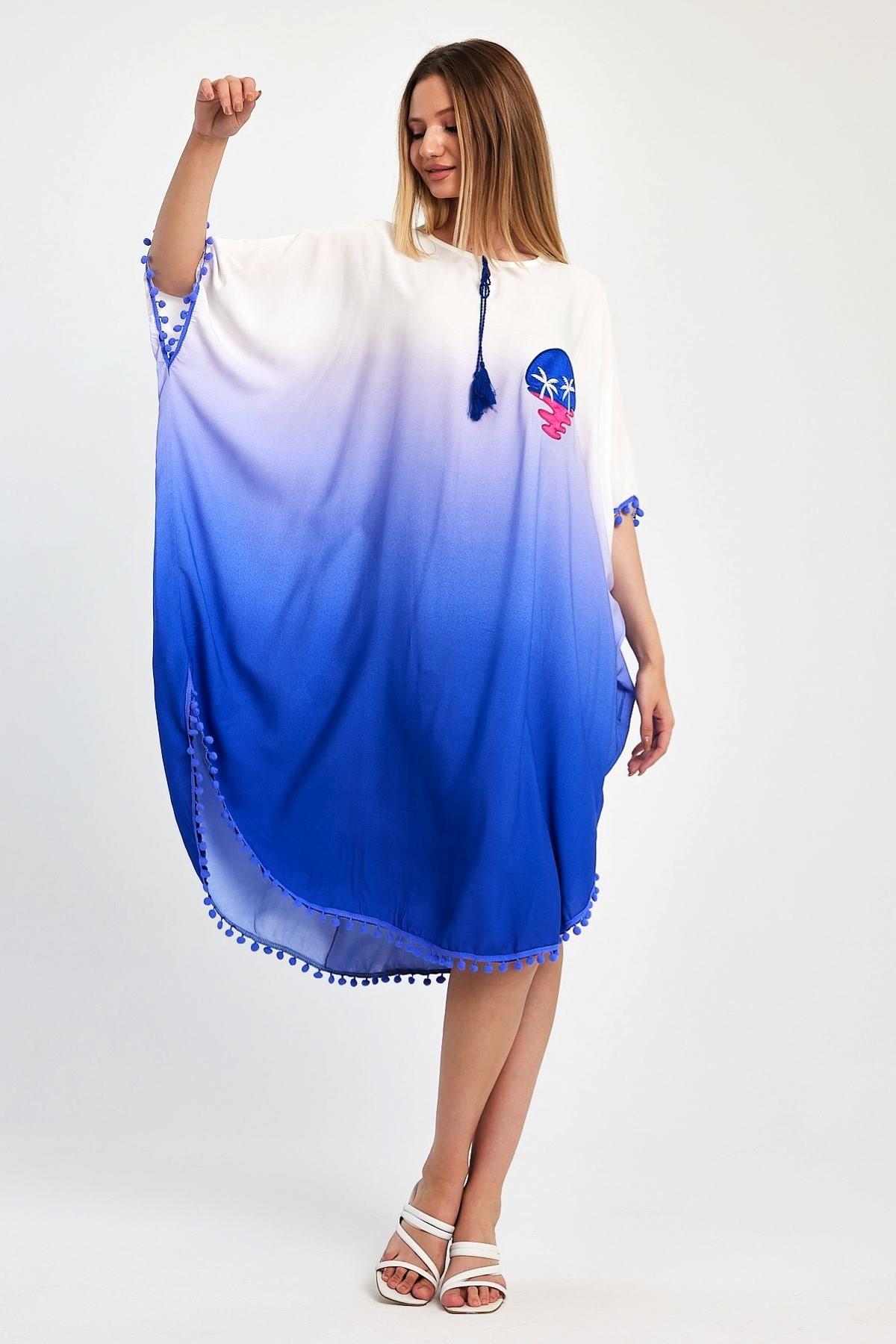 Mavi Aplike Nakışlı Yarasa Kol Ponponlu Kısa Elbise