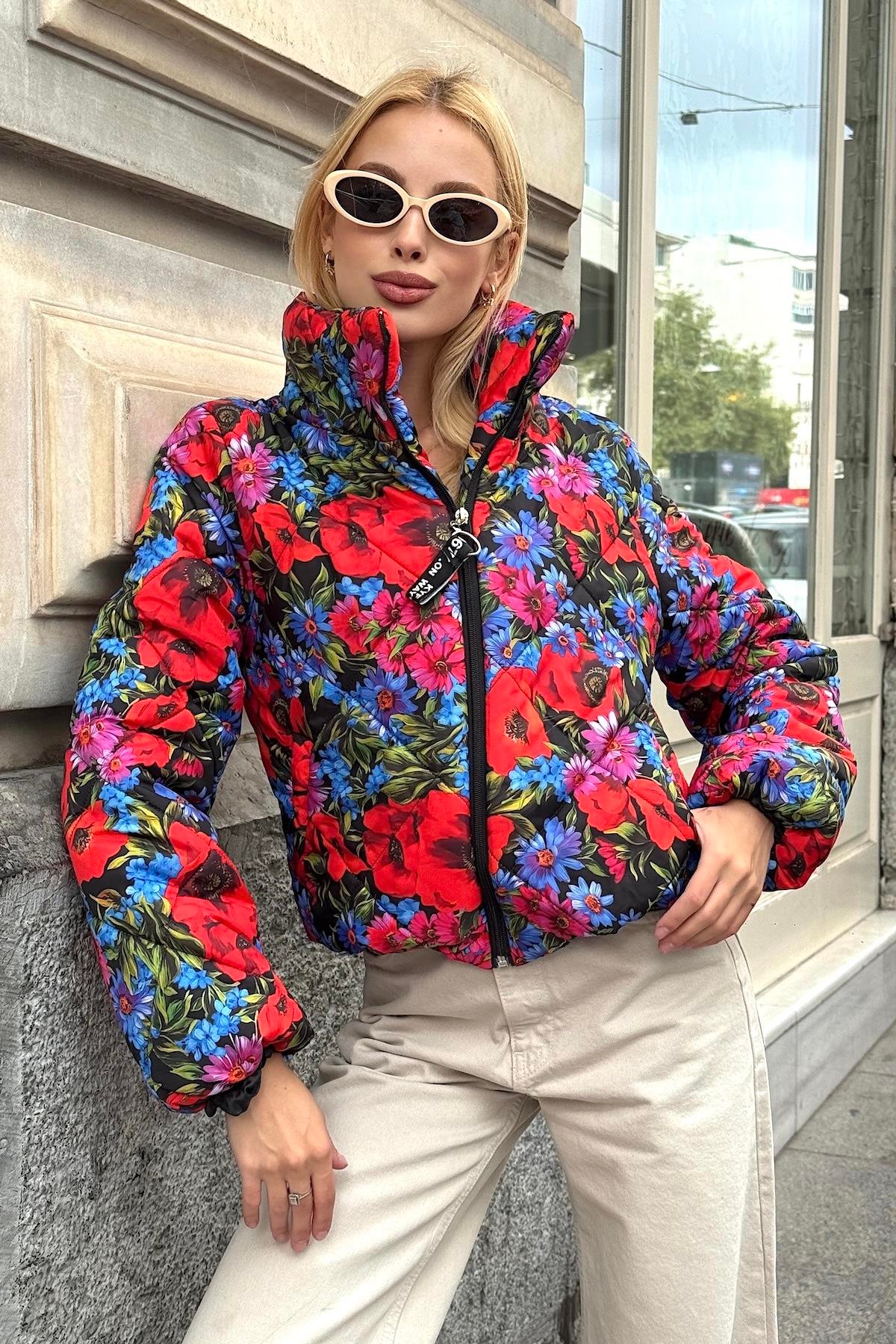 معطف قصير قابل للنفخ أزرق بياقة قائمة برتقالية اللون