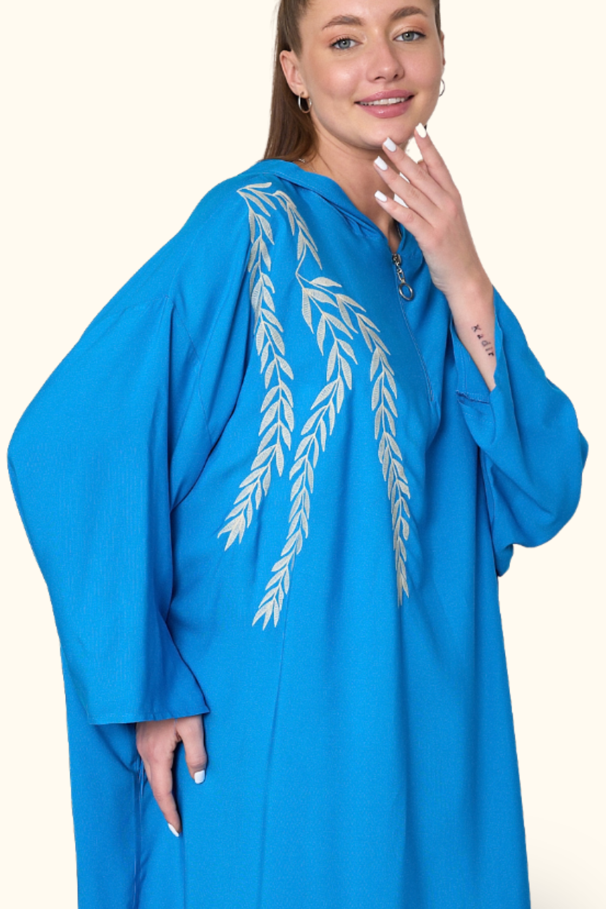 Mavi Kapüşonlu Nakışlı Cepli Oversize Uzun Elbise