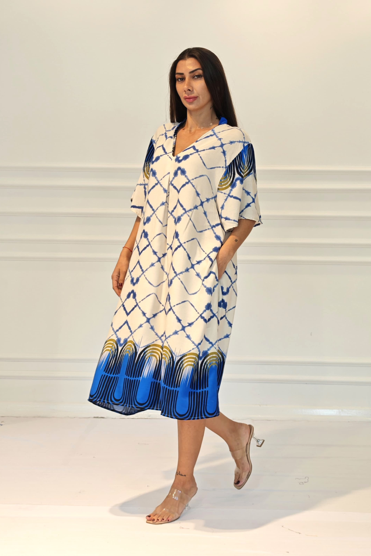 Mavi V Yaka Desenli Cepli Midi Elbise