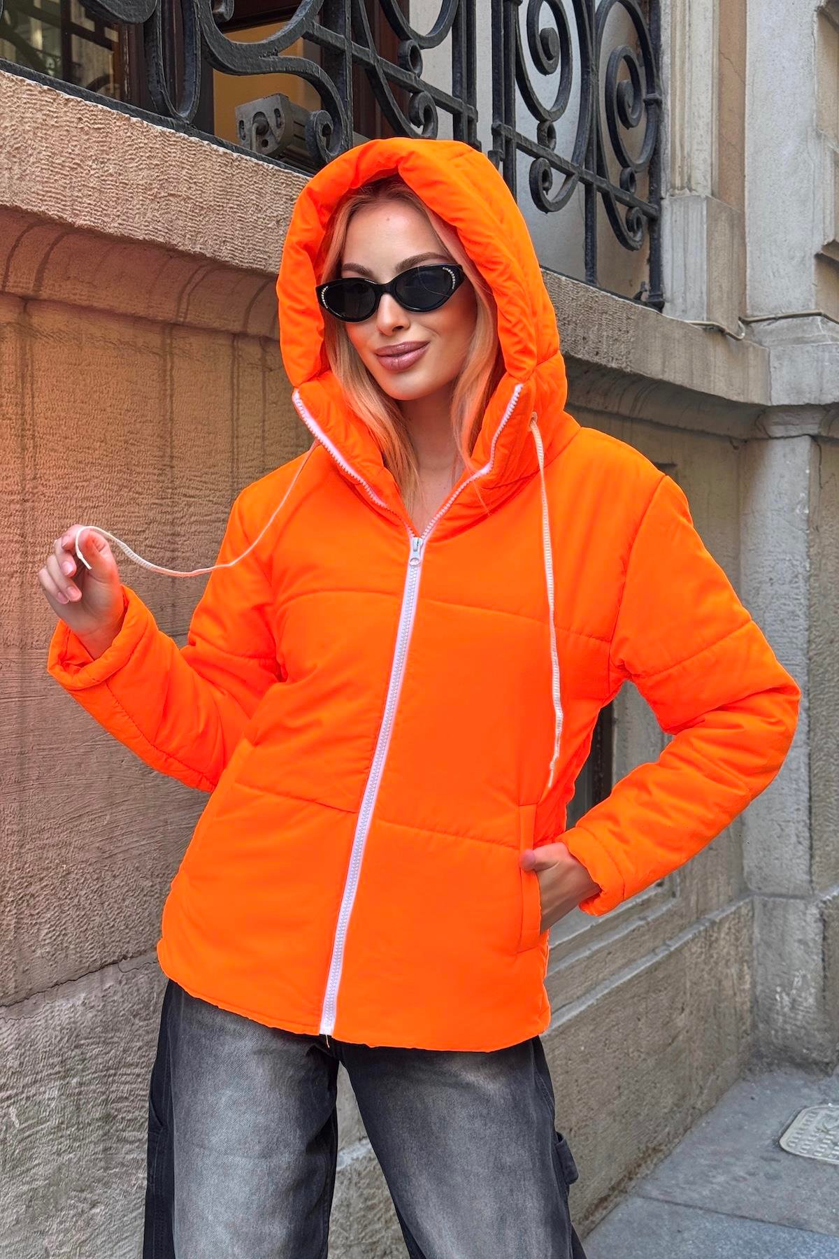 معطف قابل للنفخ برتقالي نيون برتقالي مضاد للماء بقلنسوة