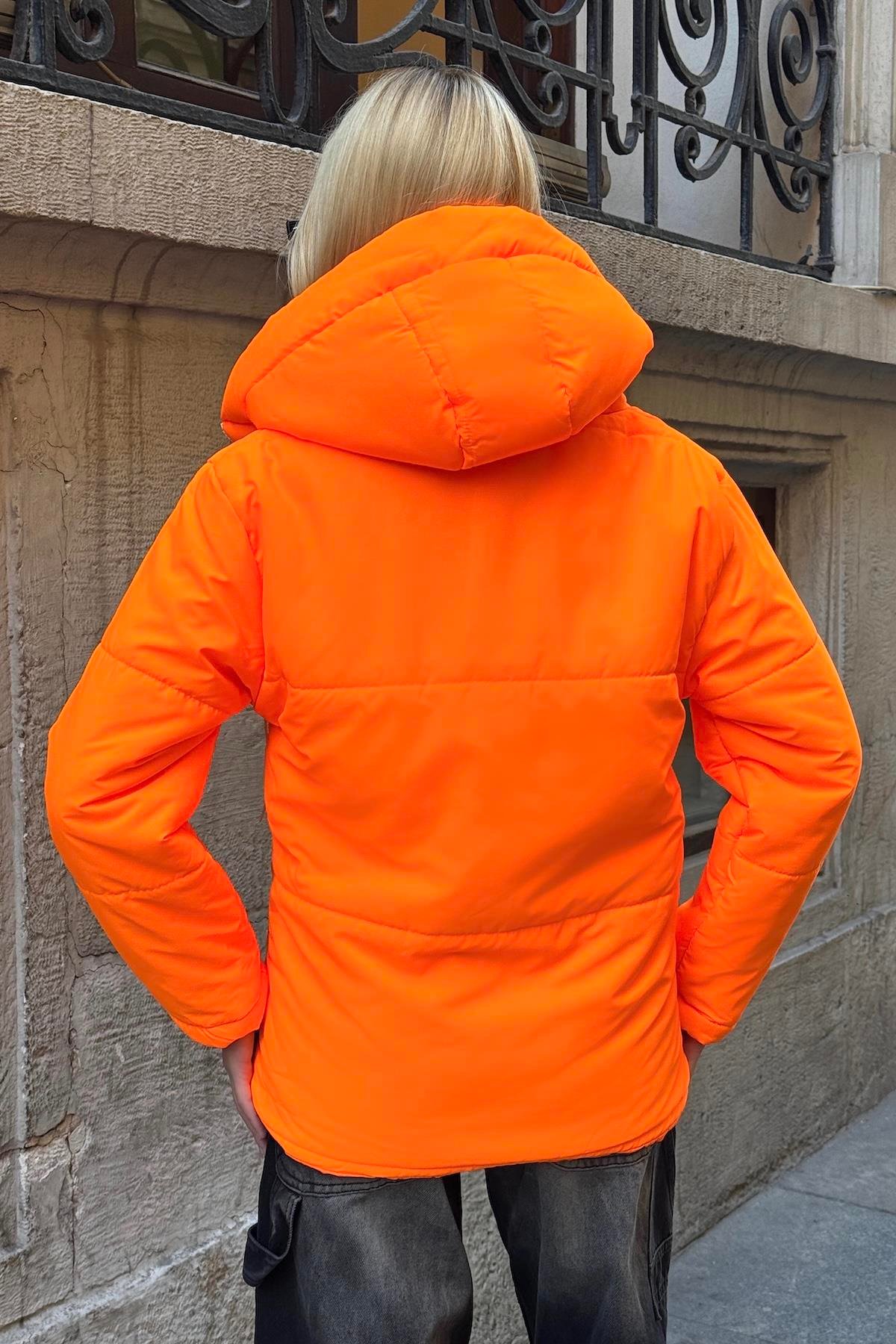 معطف قابل للنفخ برتقالي نيون برتقالي مضاد للماء بقلنسوة