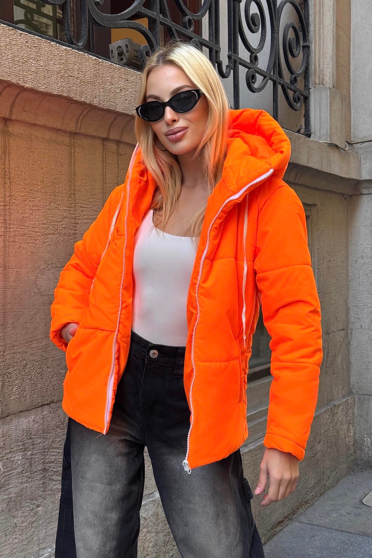 معطف قابل للنفخ برتقالي نيون برتقالي مضاد للماء بقلنسوة