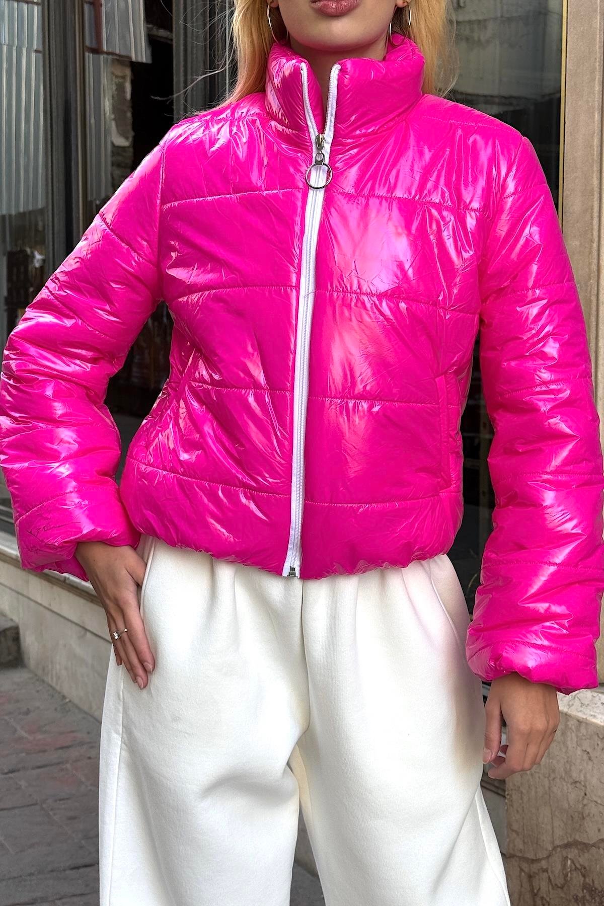 معطف وردي لامع مقاوم للماء بياقة قصيرة قابلة للنفخ بياقة قصيرة لامعة طاردة للماء