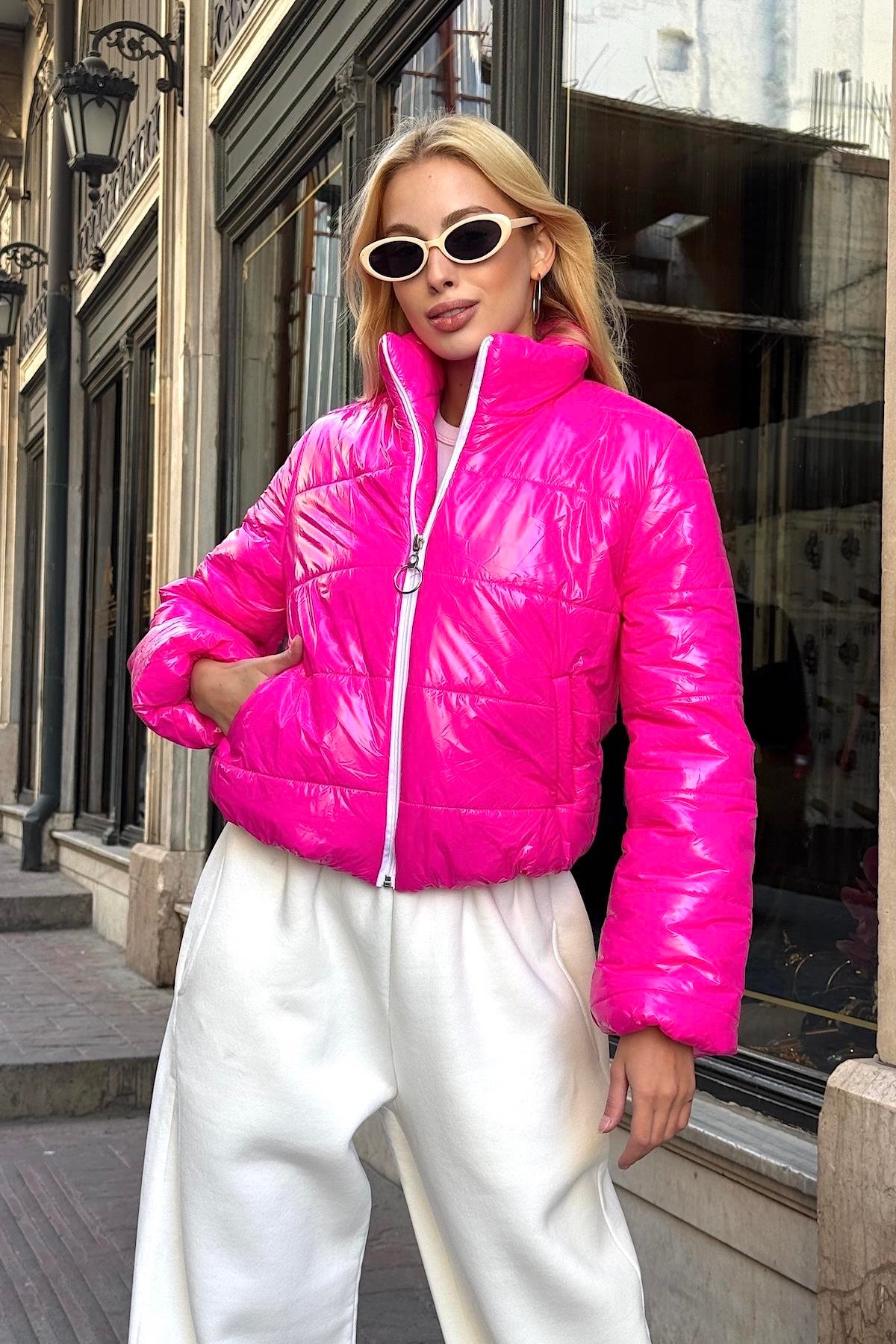 معطف وردي لامع مقاوم للماء بياقة قصيرة قابلة للنفخ بياقة قصيرة لامعة طاردة للماء