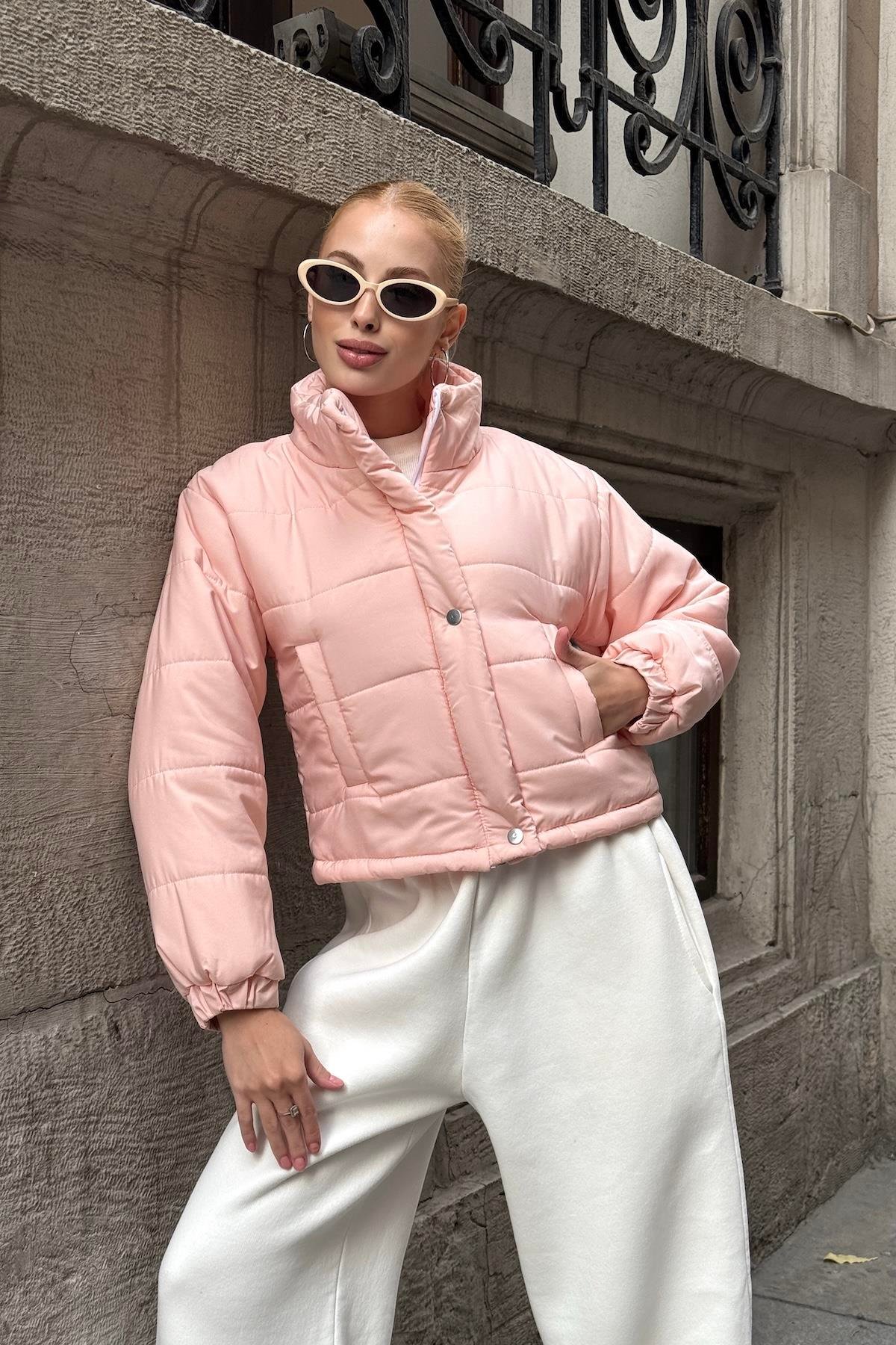 معطف قصير قابل للنفخ أسود بياقة قصيرة قابلة للنفخ مع سحاب بياقة قصيرة مع سحاب قفل قفل المفاجئة