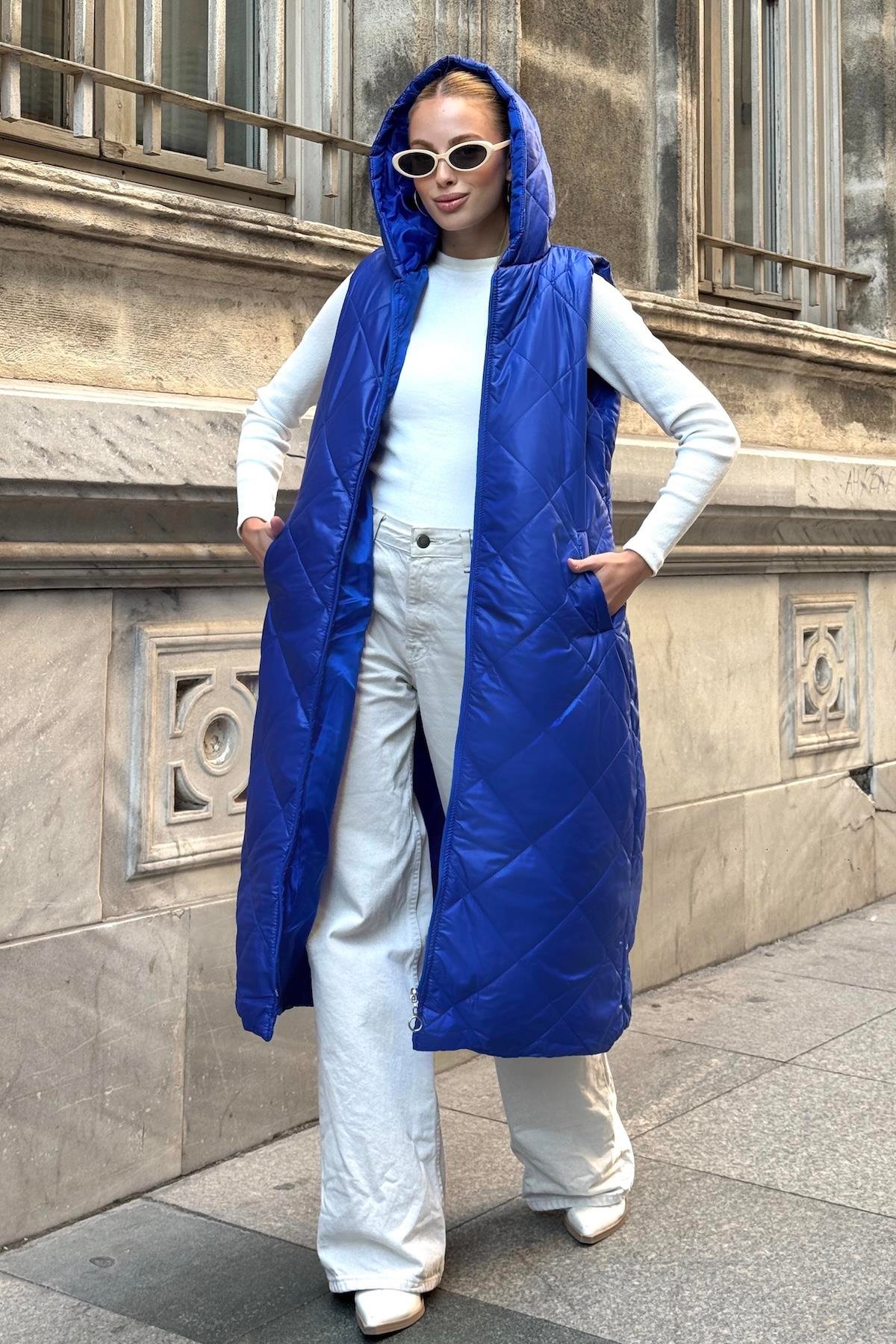 ساكس سترة طويلة منفوخة ذات جيب بغطاء رأس أزرق بغطاء رأس أزرق بنقشة جيب معقوفة