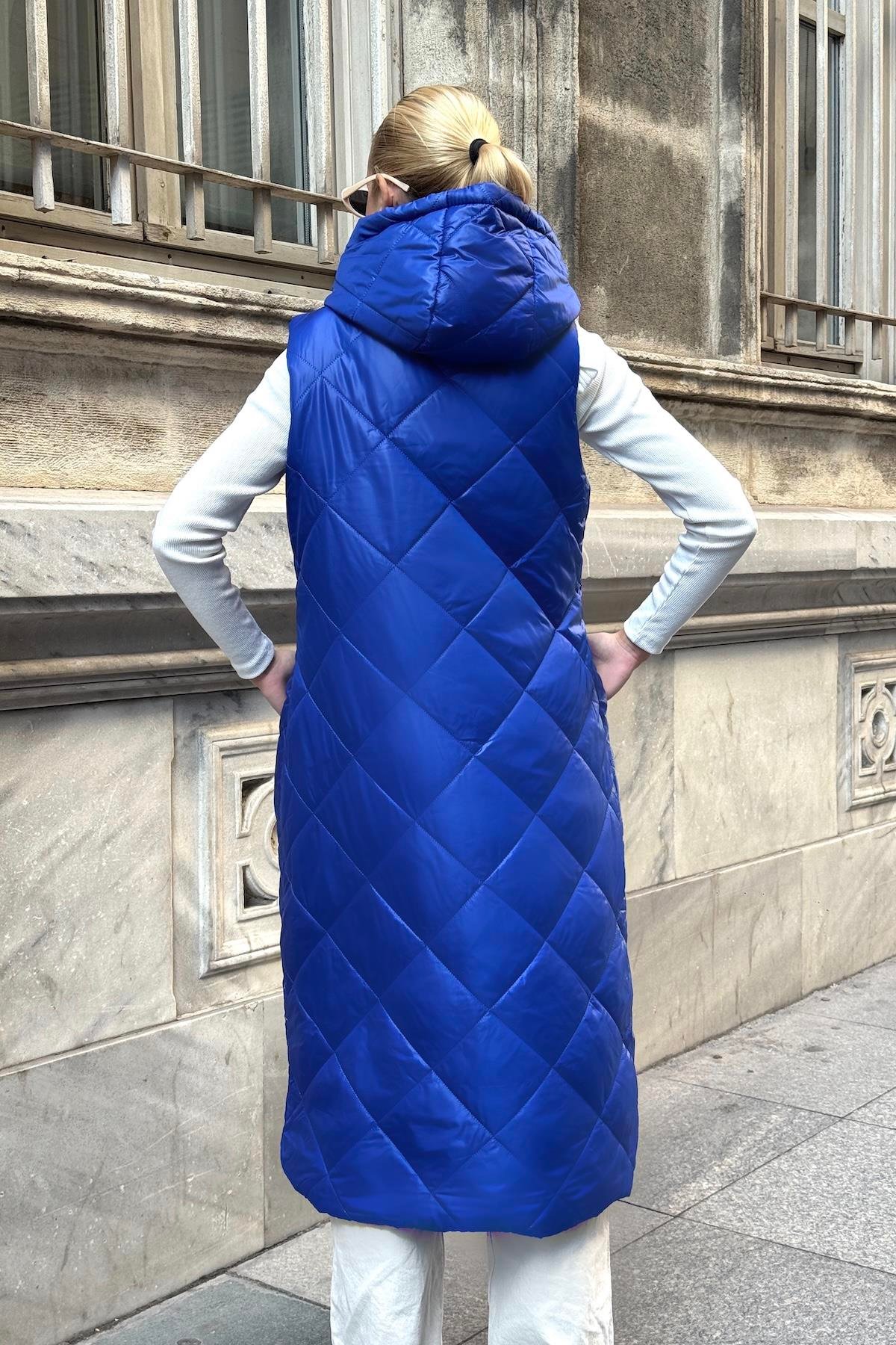 ساكس سترة طويلة منفوخة ذات جيب بغطاء رأس أزرق بغطاء رأس أزرق بنقشة جيب معقوفة