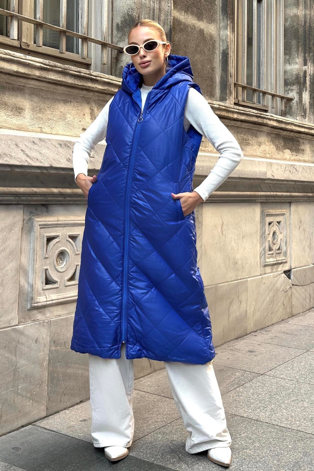 ساكس سترة طويلة منفوخة ذات جيب بغطاء رأس أزرق بغطاء رأس أزرق بنقشة جيب معقوفة