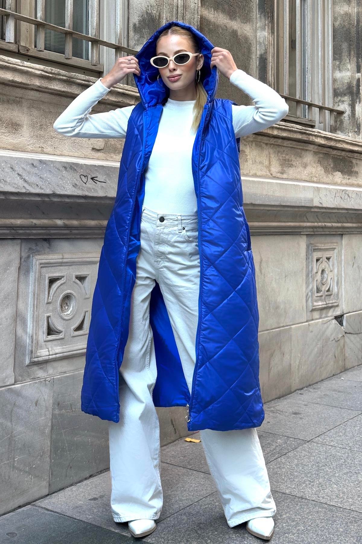 ساكس سترة طويلة منفوخة ذات جيب بغطاء رأس أزرق بغطاء رأس أزرق بنقشة جيب معقوفة