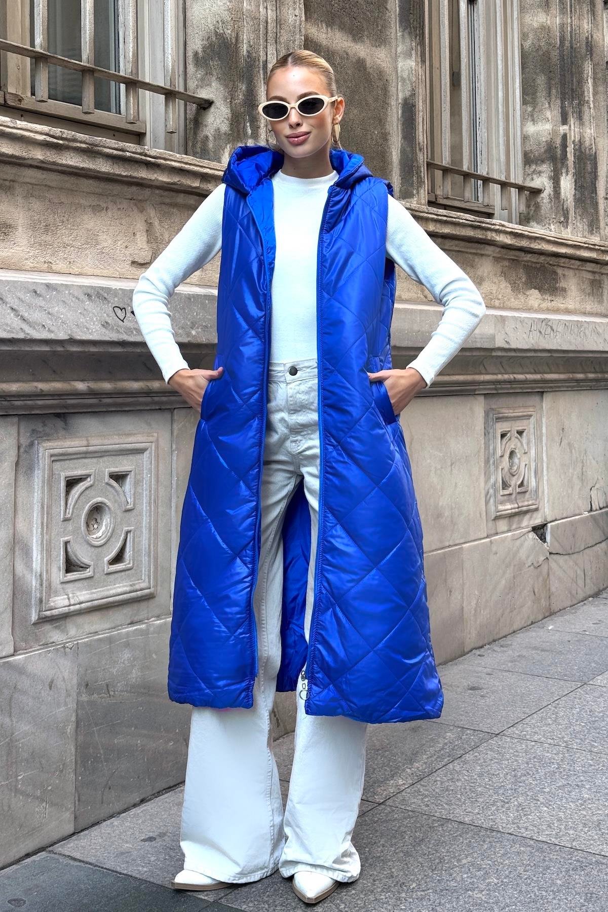 ساكس سترة طويلة منفوخة ذات جيب بغطاء رأس أزرق بغطاء رأس أزرق بنقشة جيب معقوفة