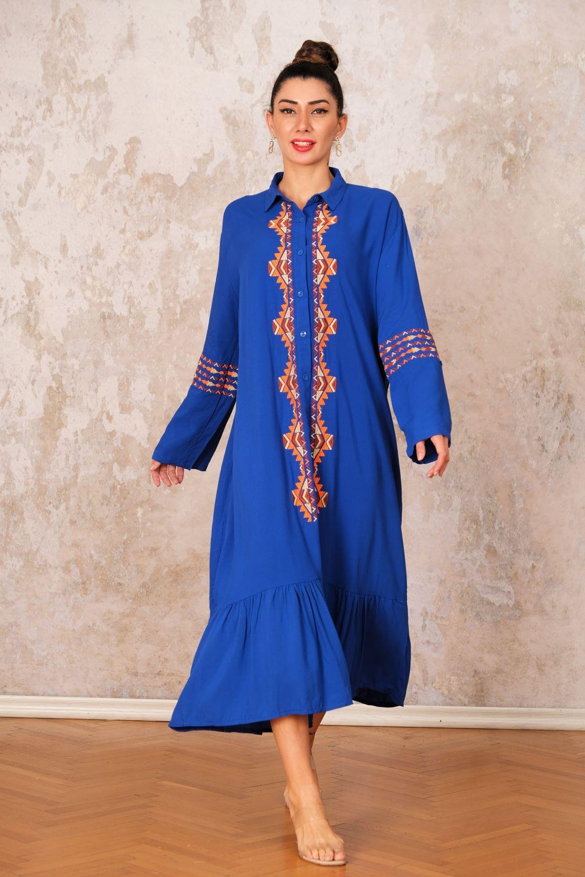 Saks Mavi Önü ve Kolları Nakışlı Etekleri Fırfırlı Uzun Gömlek Elbise