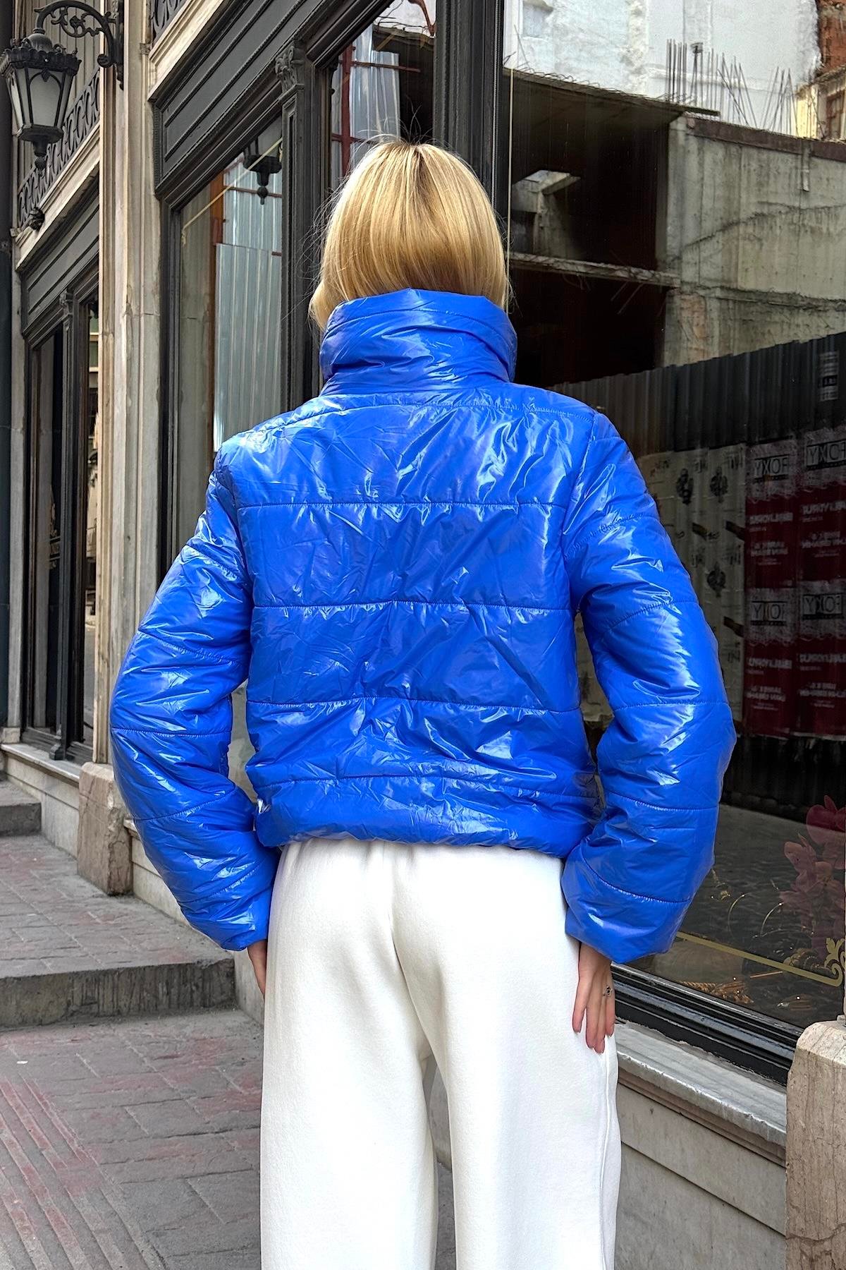 ساكس معطف قصير قابل للنفخ بياقة قصيرة قابلة للنفخ بياقة قصيرة لامعة طارد للماء أزرق لامع طوق حامل