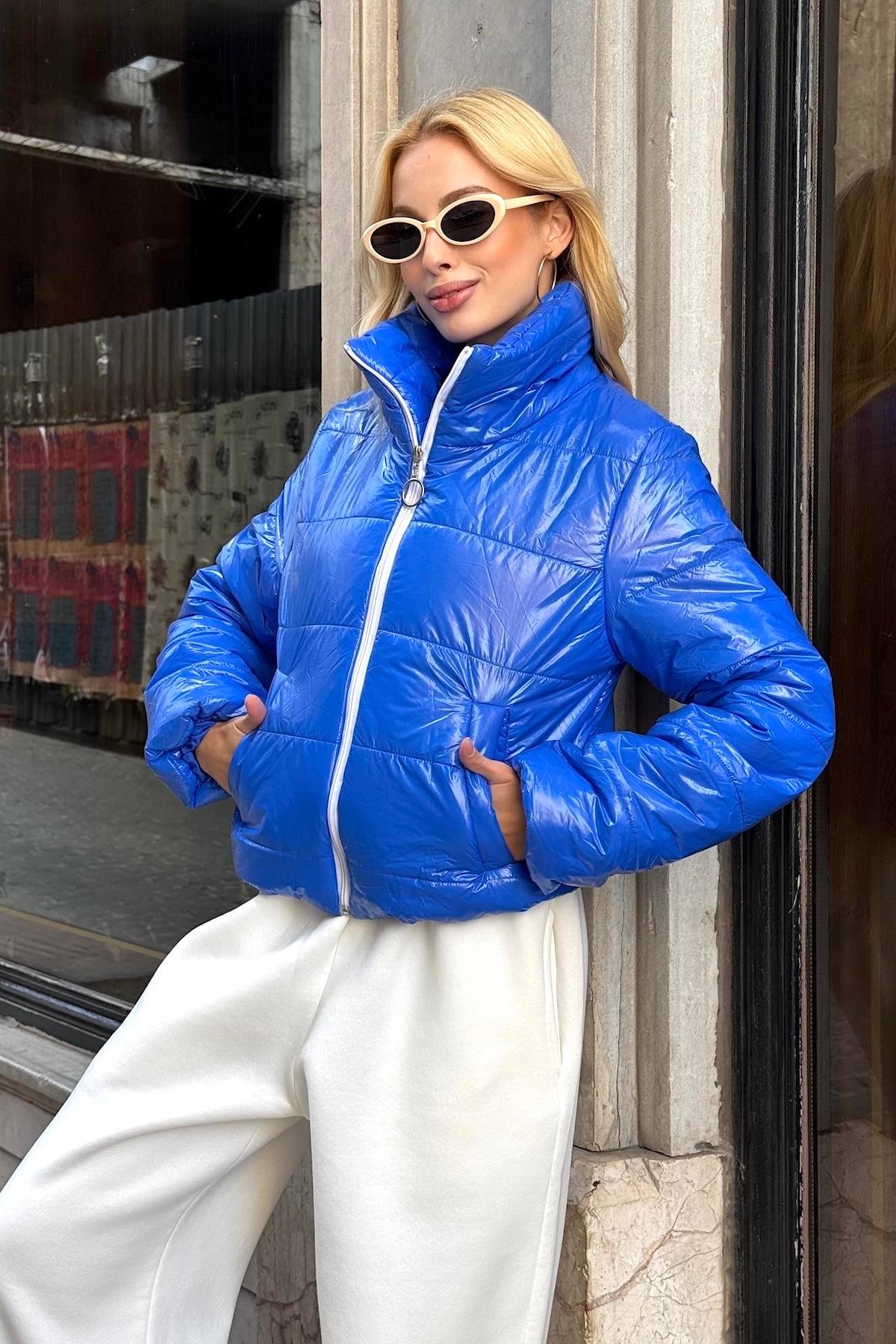 ساكس معطف قصير قابل للنفخ بياقة قصيرة قابلة للنفخ بياقة قصيرة لامعة طارد للماء أزرق لامع طوق حامل