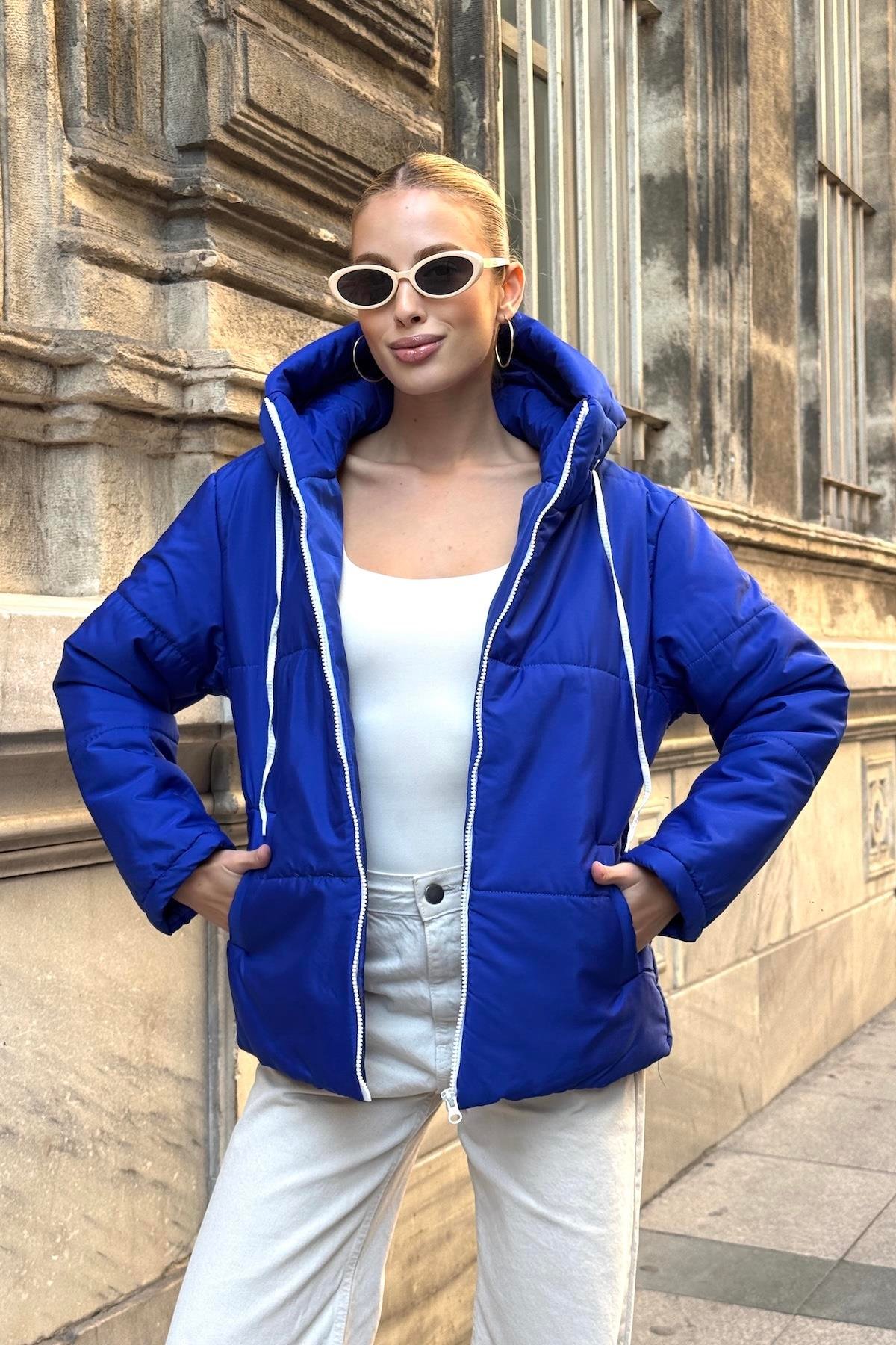 ساكس معطف قابل للنفخ بغطاء رأس أزرق مقاوم للماء بغطاء رأس أزرق