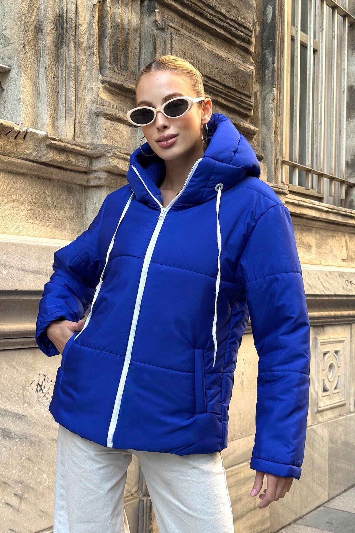 ساكس معطف قابل للنفخ بغطاء رأس أزرق مقاوم للماء بغطاء رأس أزرق