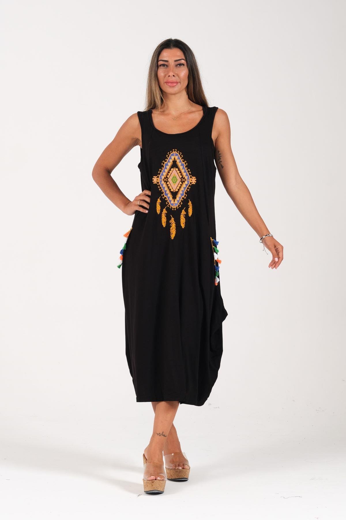 Siyah Askılı Önü Nakışlı Cepleri Püsküllü Uzun Elbise