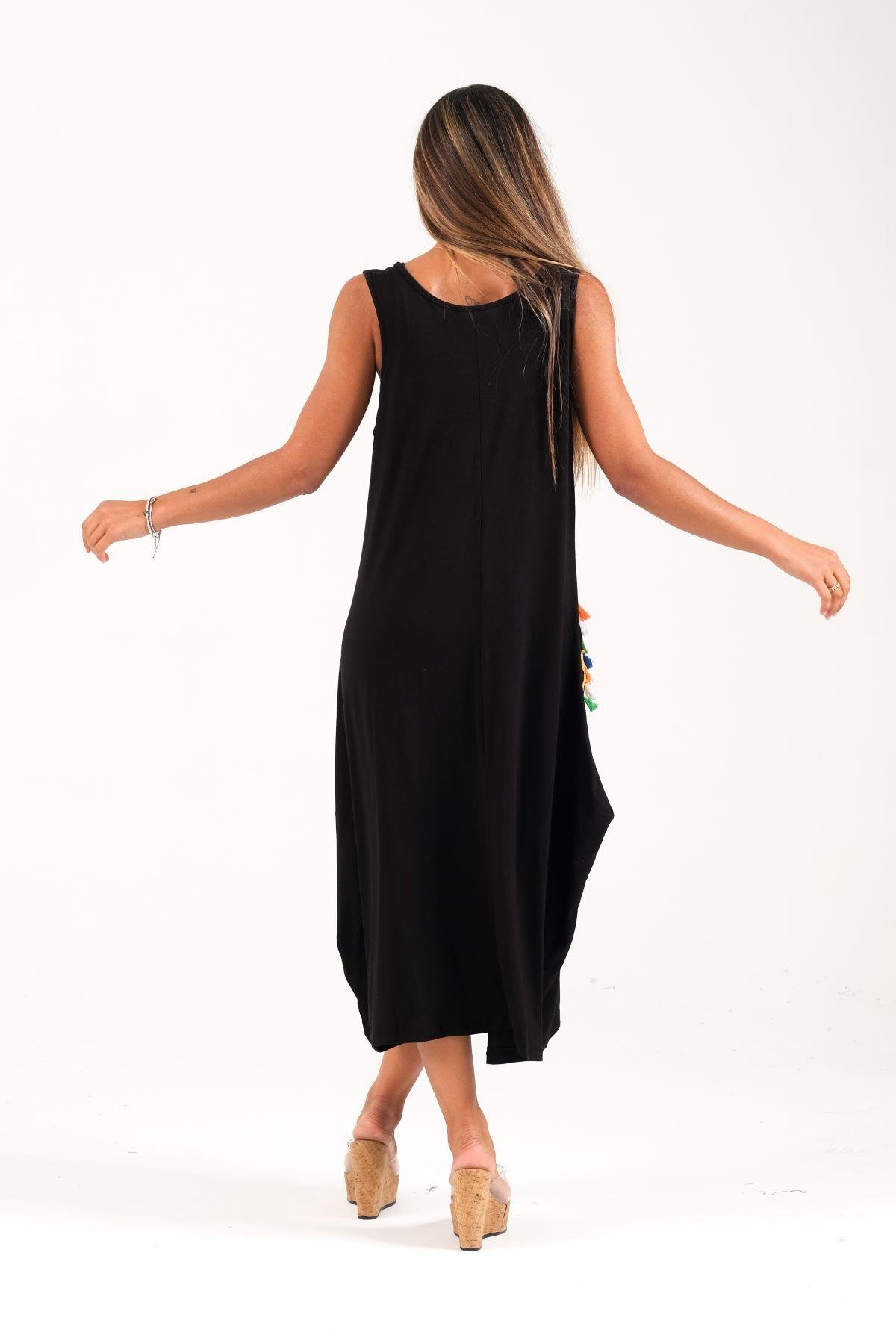 Siyah Askılı Önü Nakışlı Cepleri Püsküllü Uzun Elbise