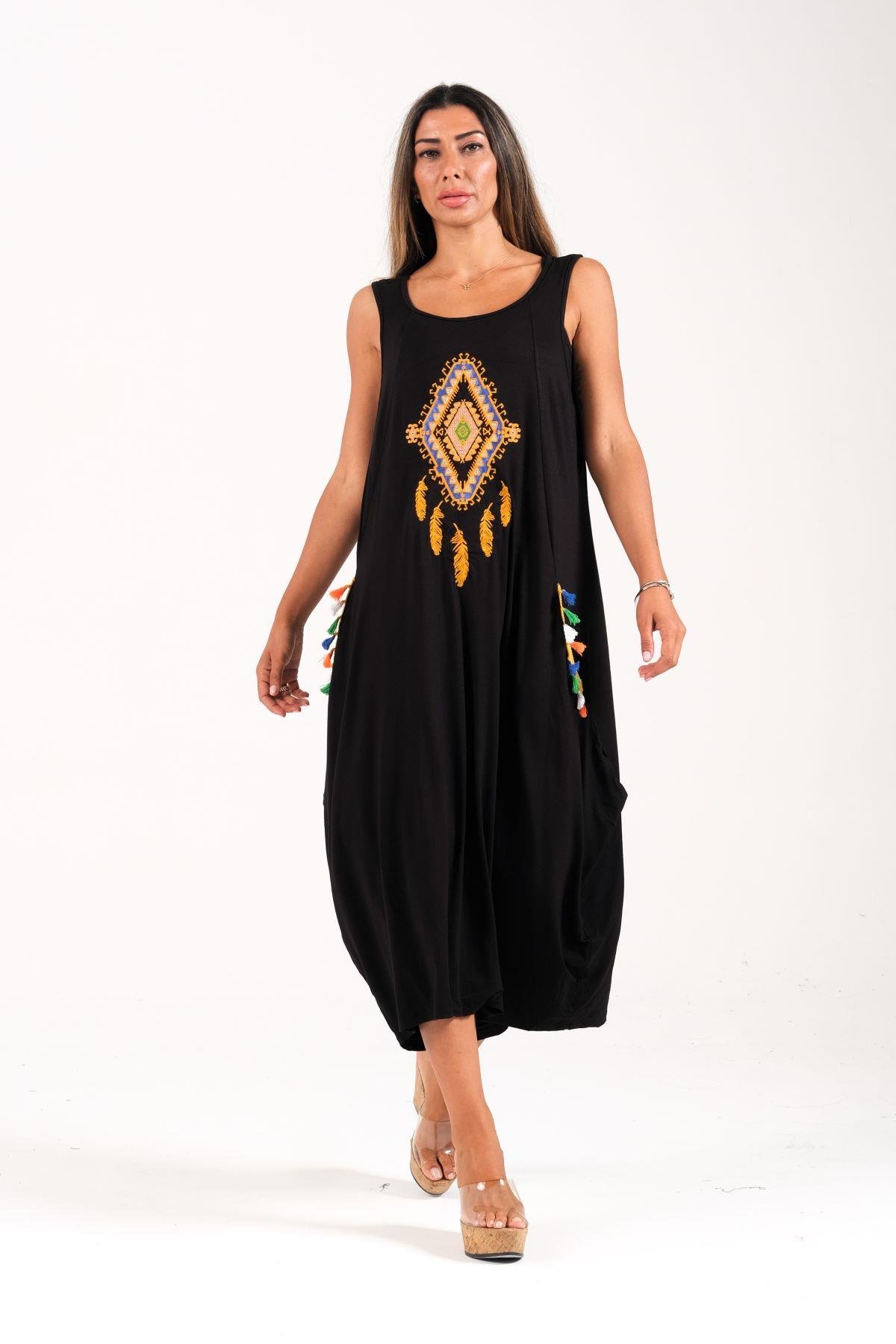 Siyah Askılı Önü Nakışlı Cepleri Püsküllü Uzun Elbise