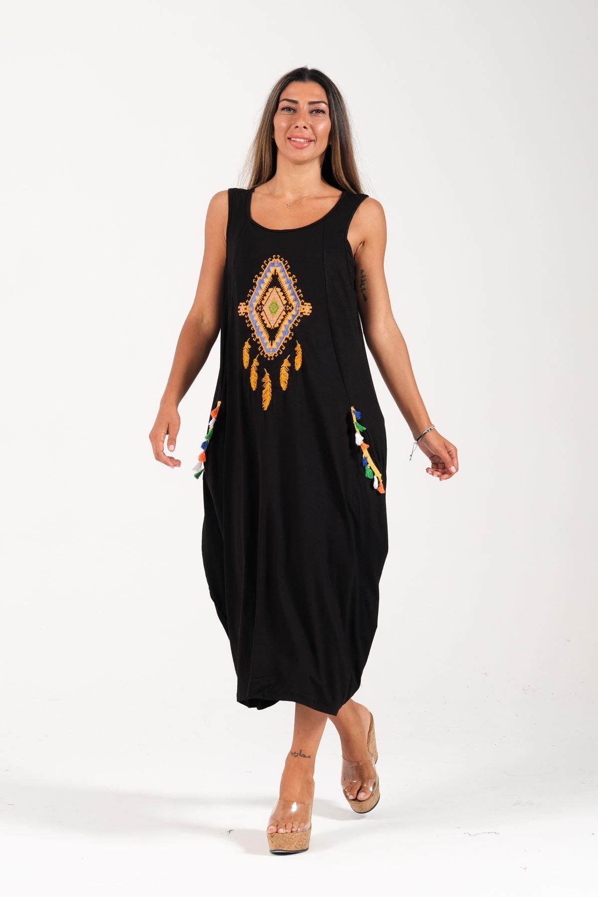 Siyah Askılı Önü Nakışlı Cepleri Püsküllü Uzun Elbise